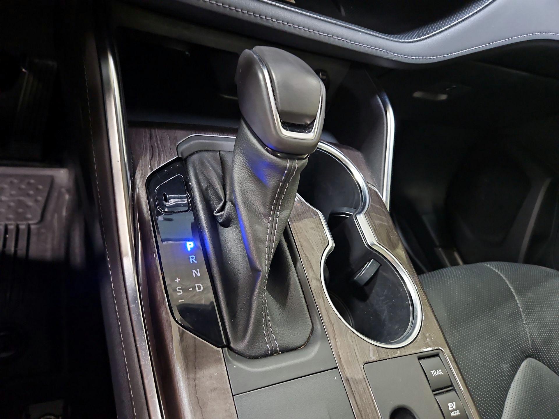 Thumbnail: 2023 Toyota Highlander - 18