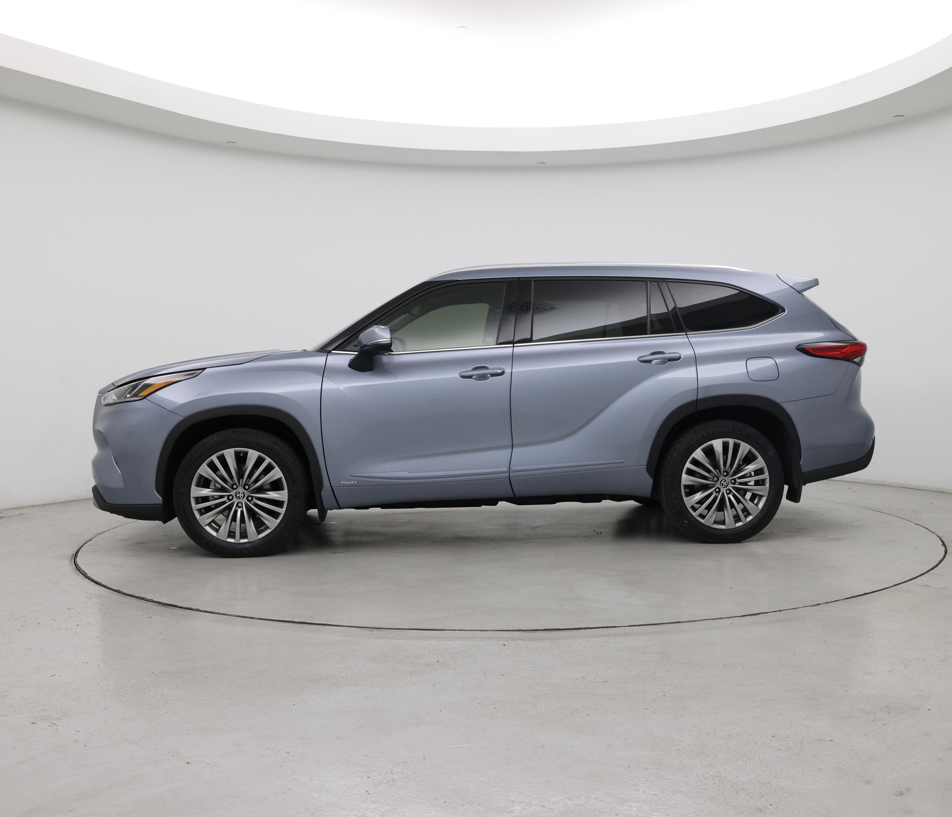 Thumbnail: 2023 Toyota Highlander - 3
