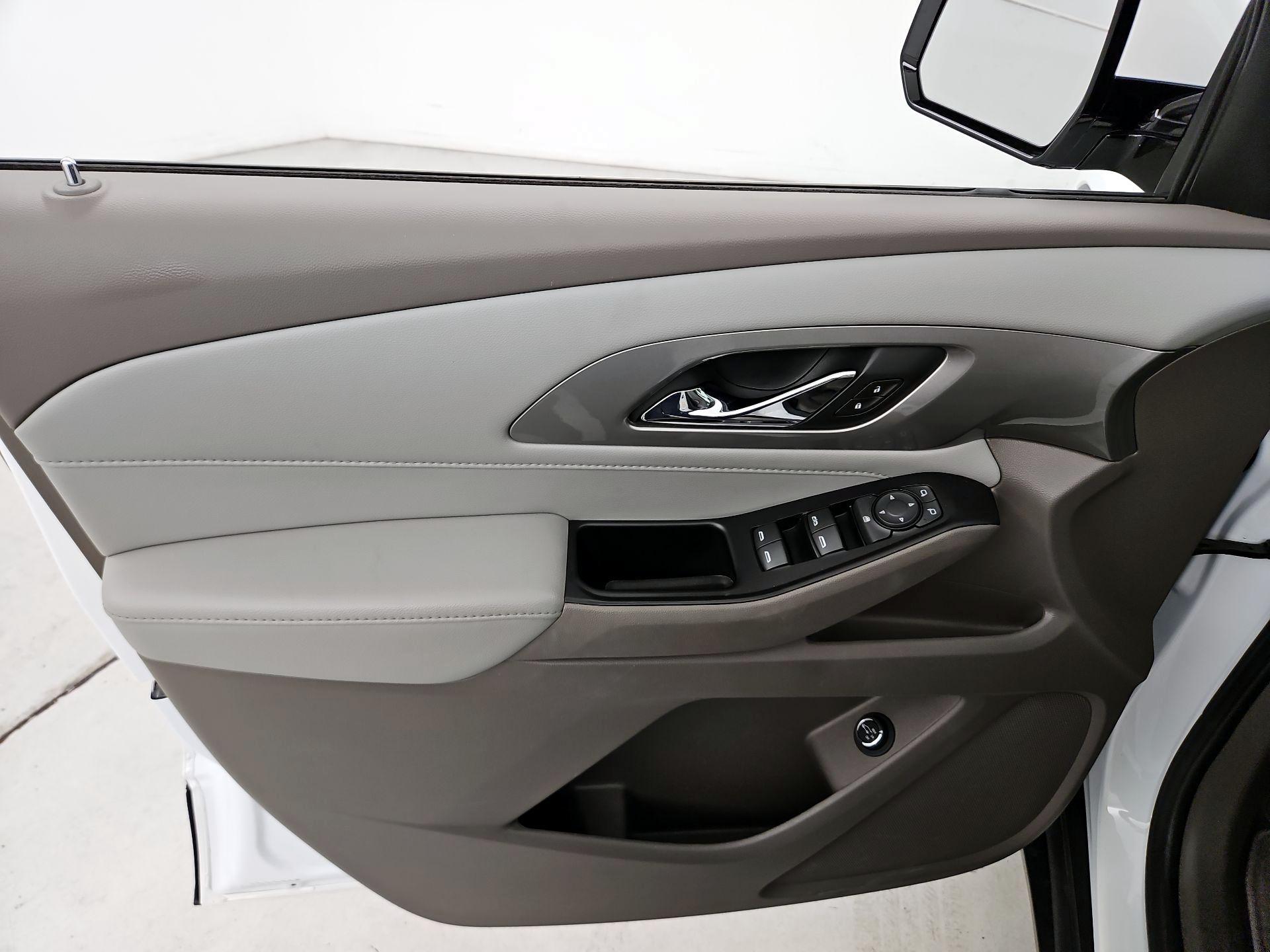 Thumbnail: 2020 Chevrolet Traverse - 12