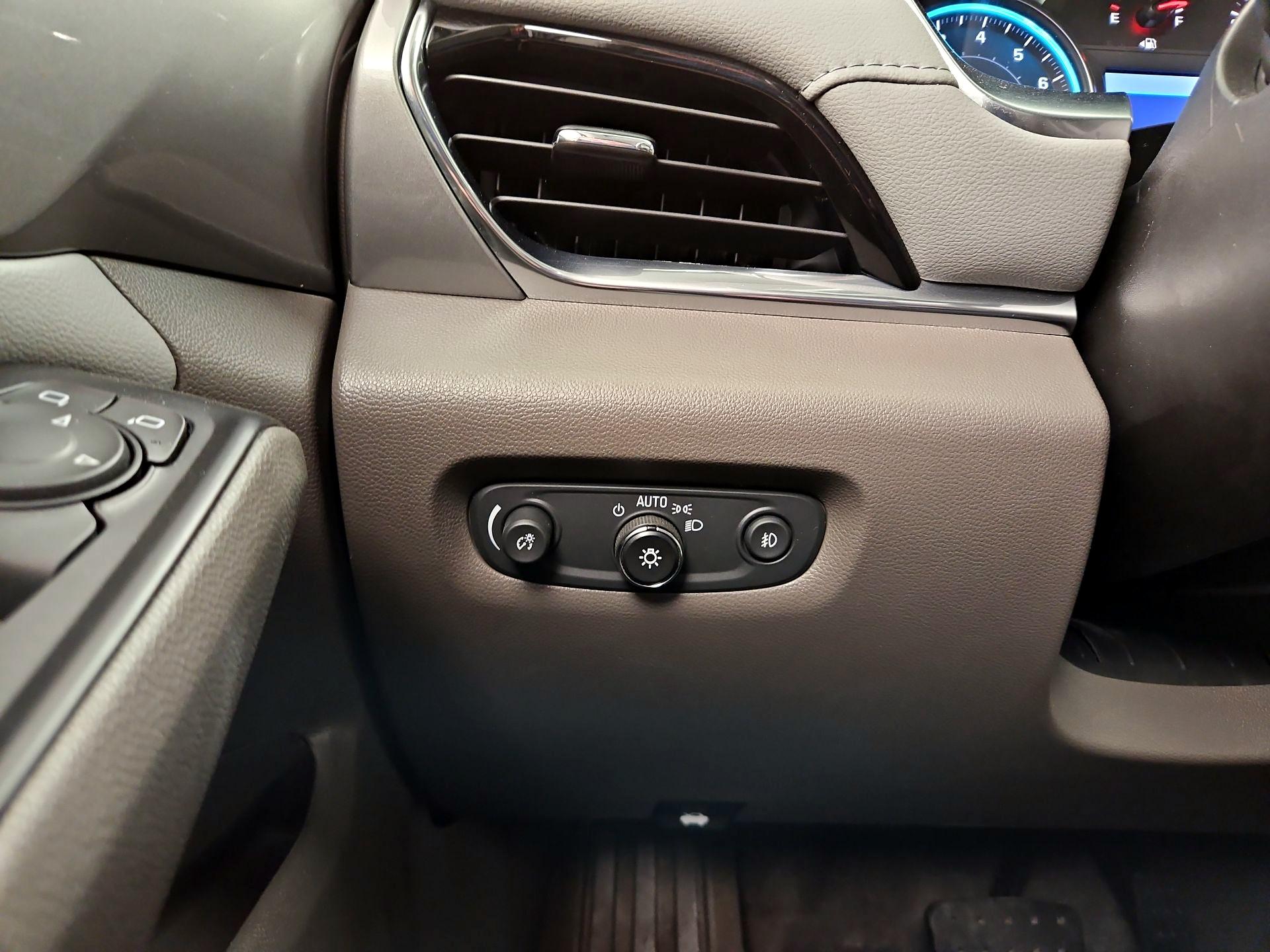 Thumbnail: 2020 Chevrolet Traverse - 13