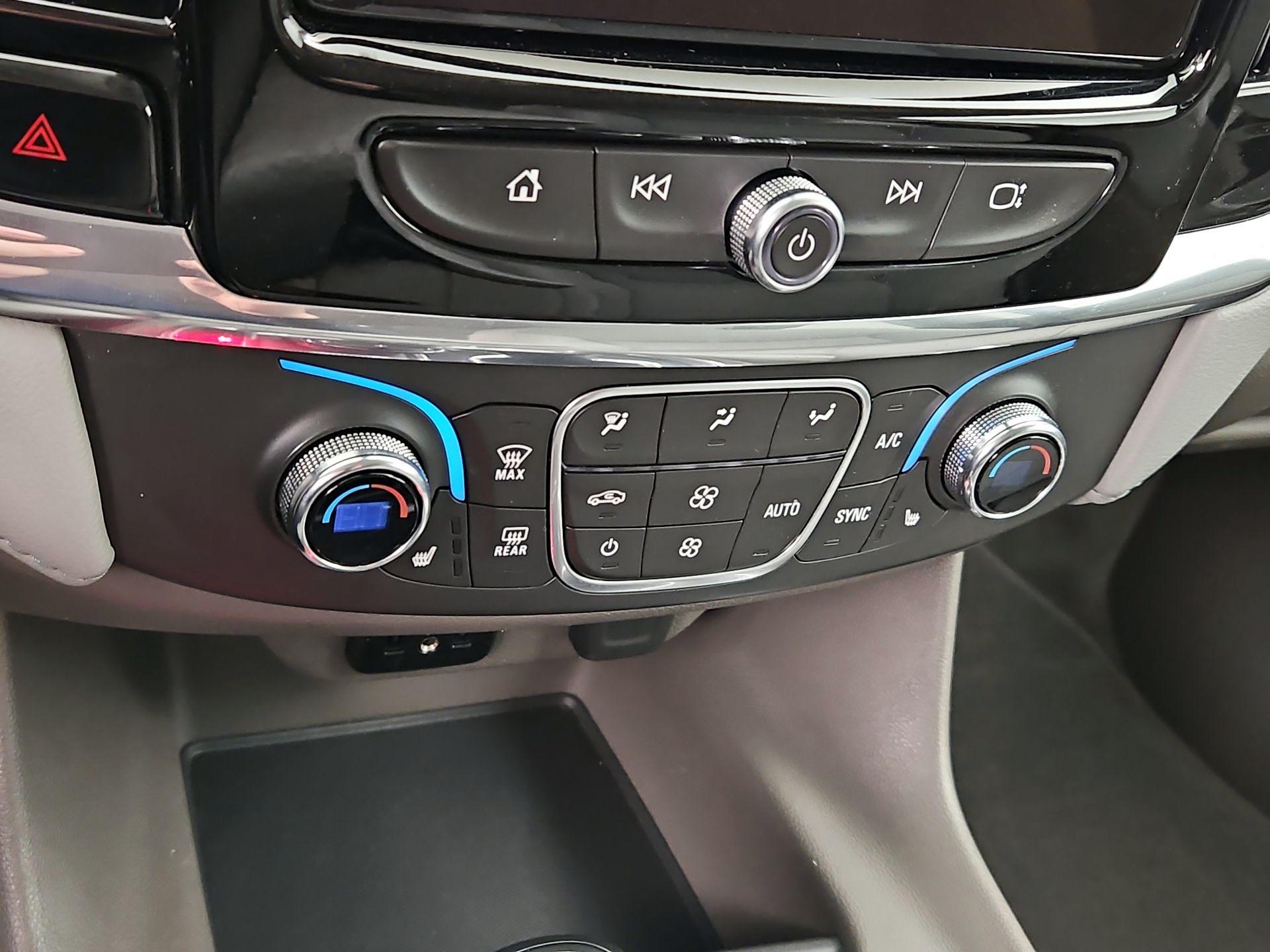 Thumbnail: 2020 Chevrolet Traverse - 16