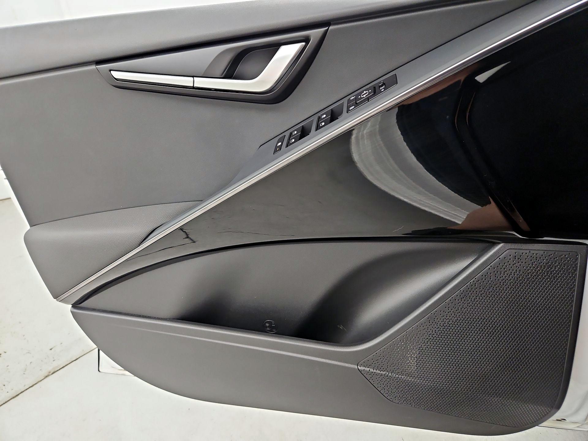 Thumbnail: 2024 Kia Niro - 12