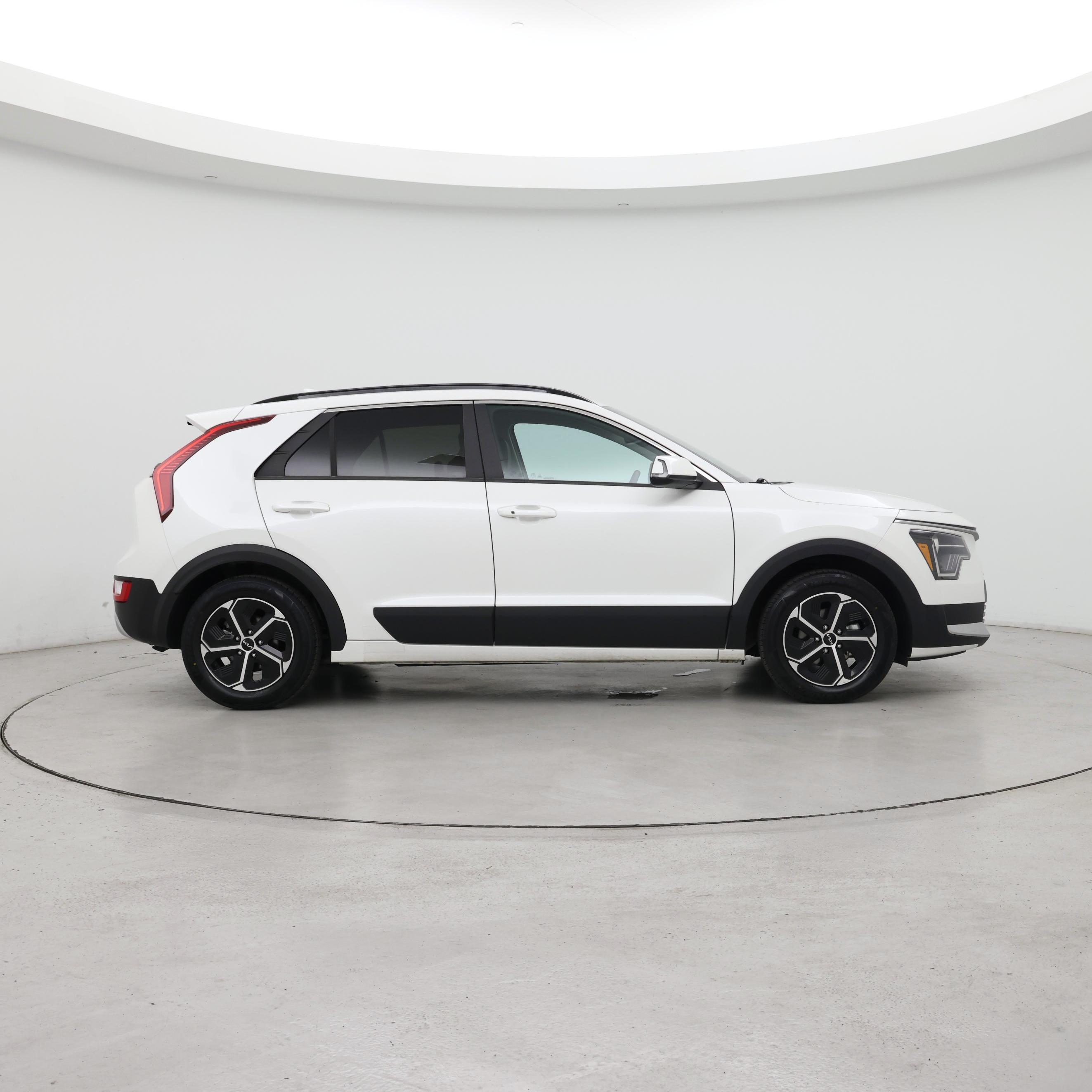 Thumbnail: 2024 Kia Niro - 7