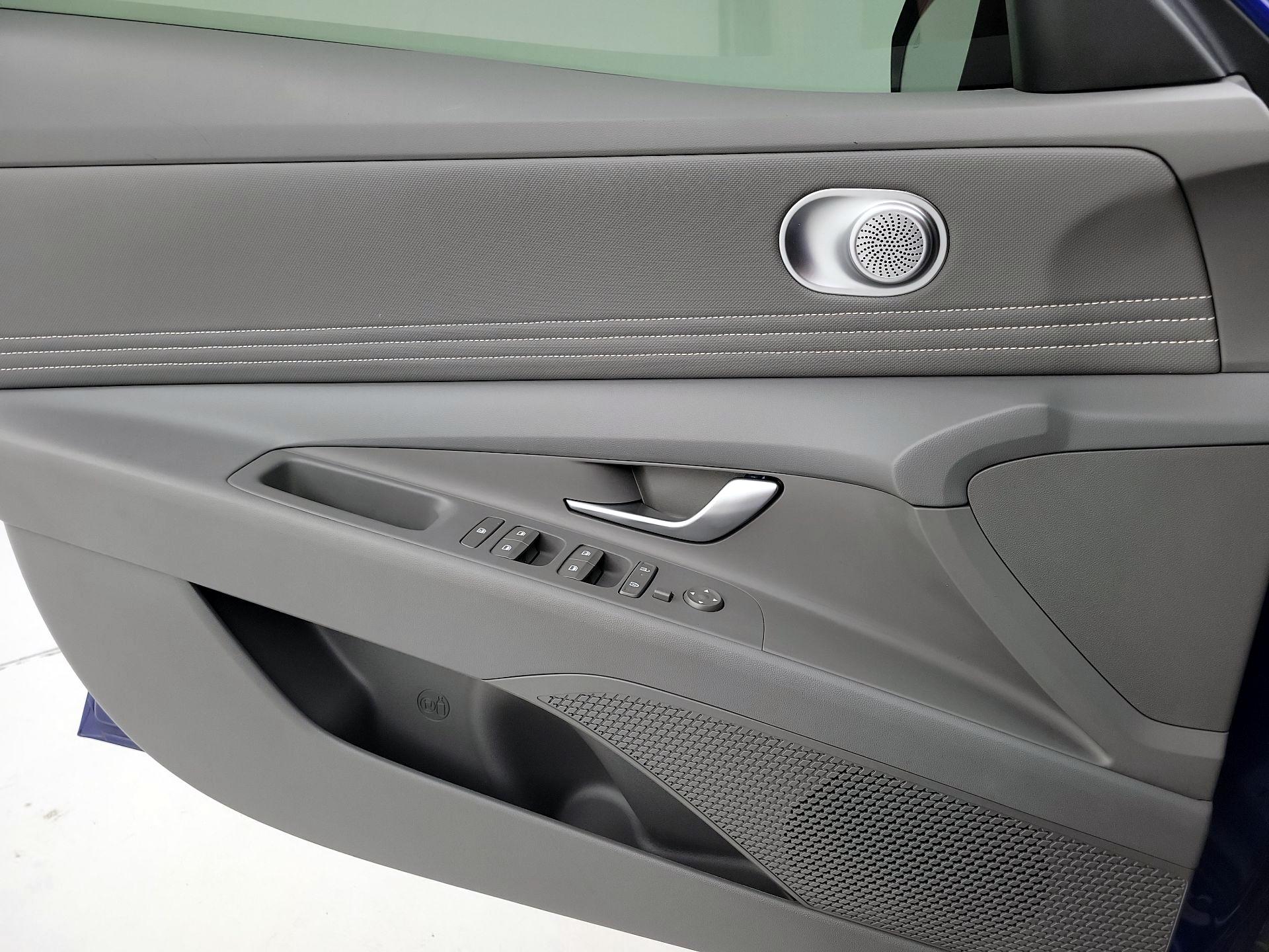 Thumbnail: 2025 Hyundai Elantra - 12