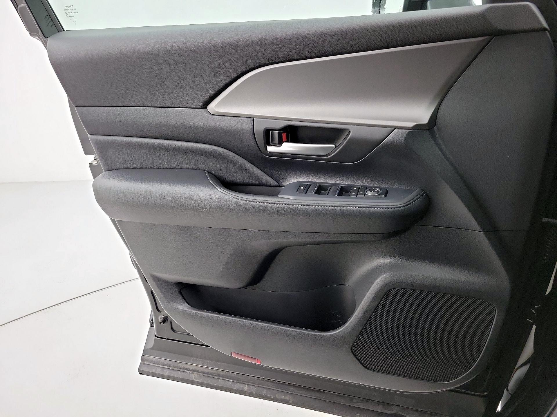 Thumbnail: 2025 Toyota Grand Highlander - 12