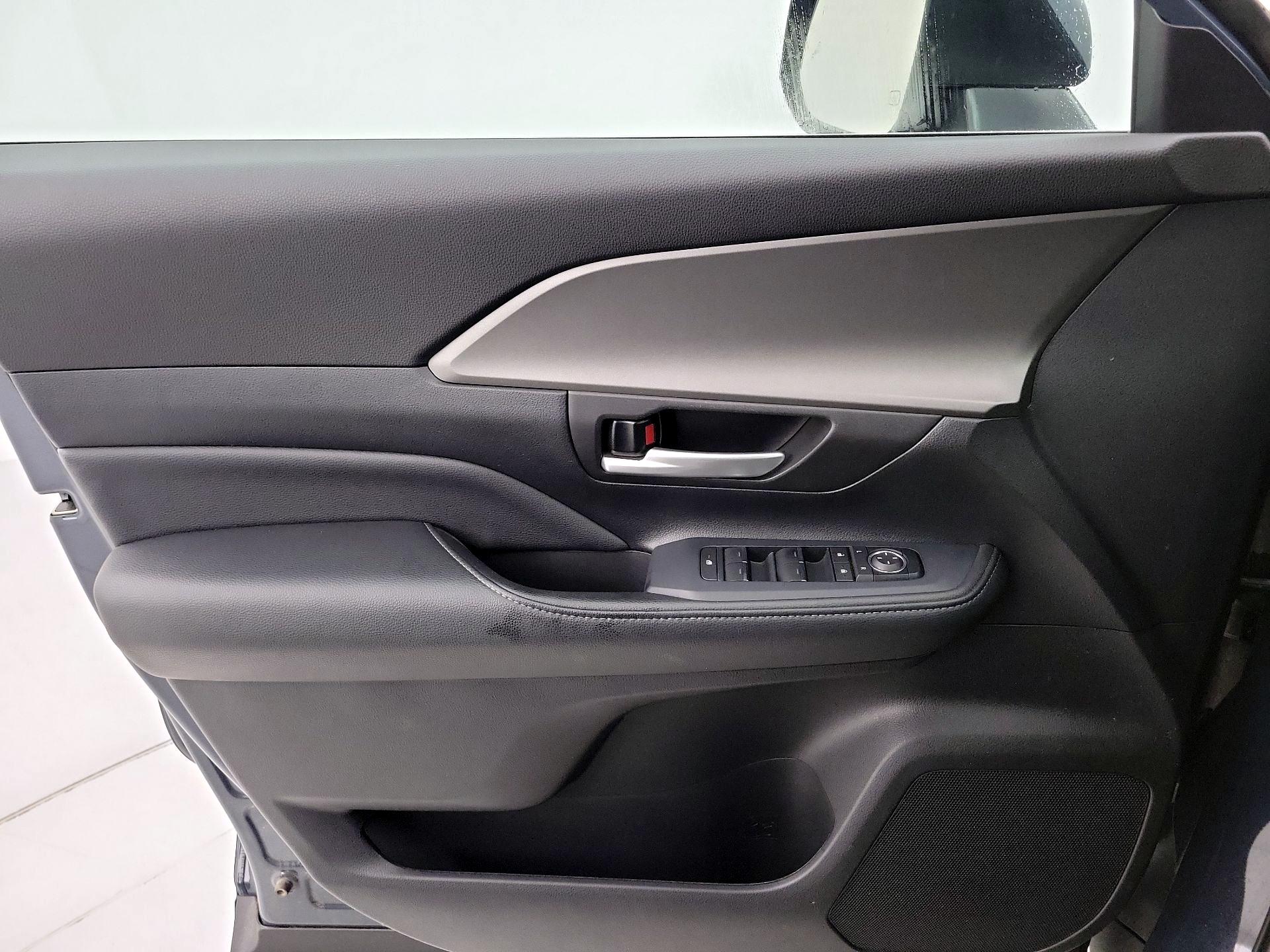 Thumbnail: 2025 Toyota Grand Highlander - 12