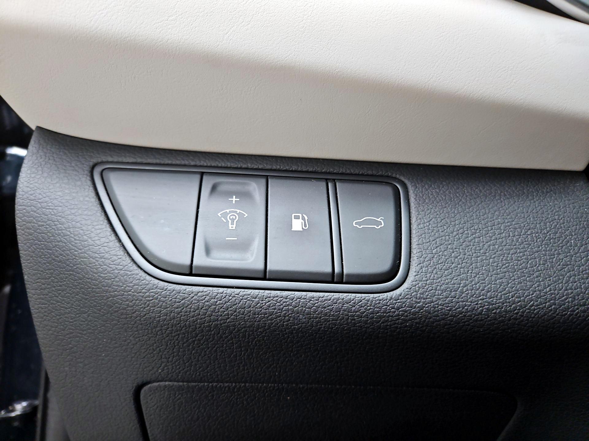 Thumbnail: 2022 Genesis G70 - 13