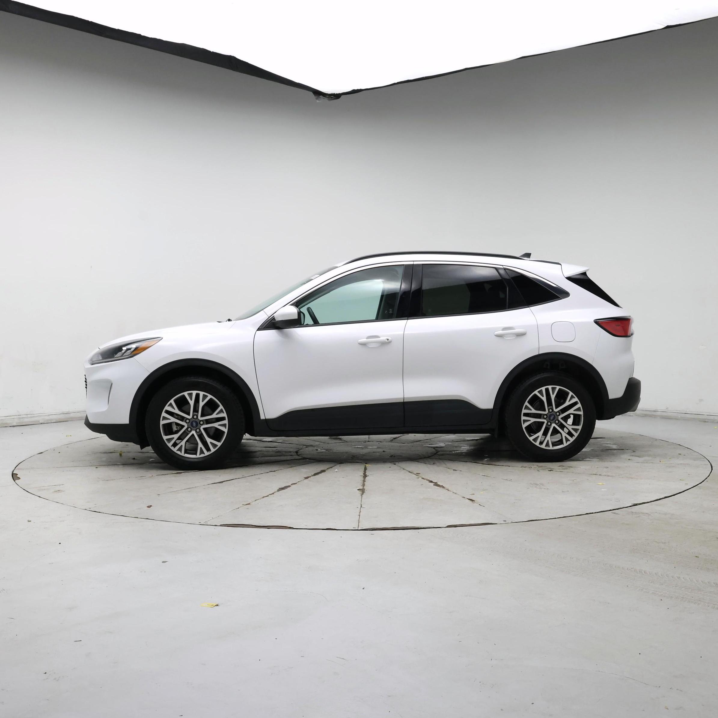 Thumbnail: 2021 Ford Escape - 3