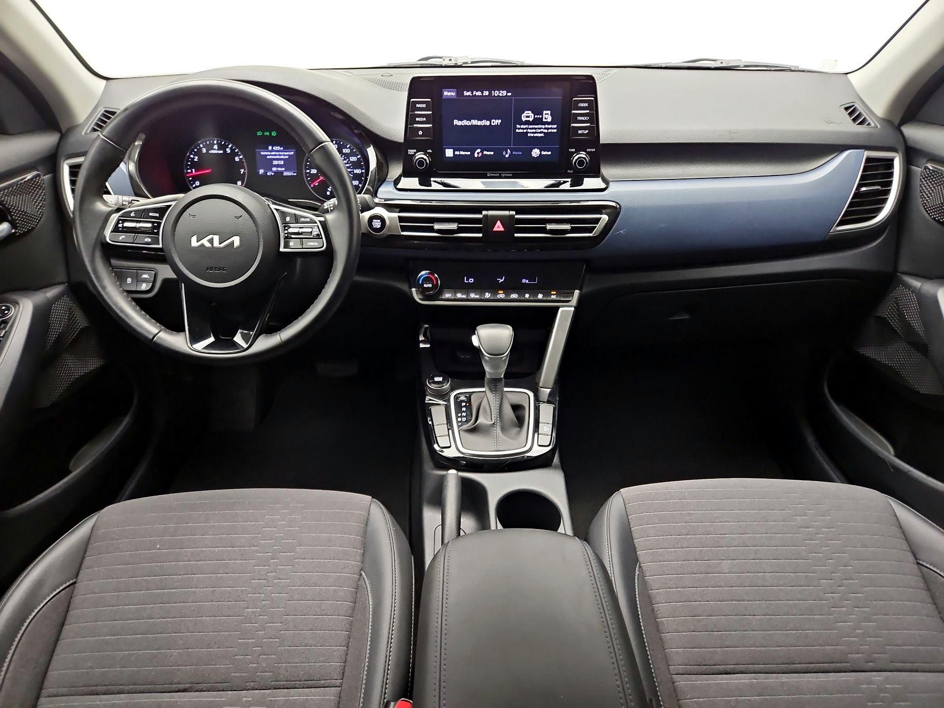 Thumbnail: 2023 Kia Seltos - 9