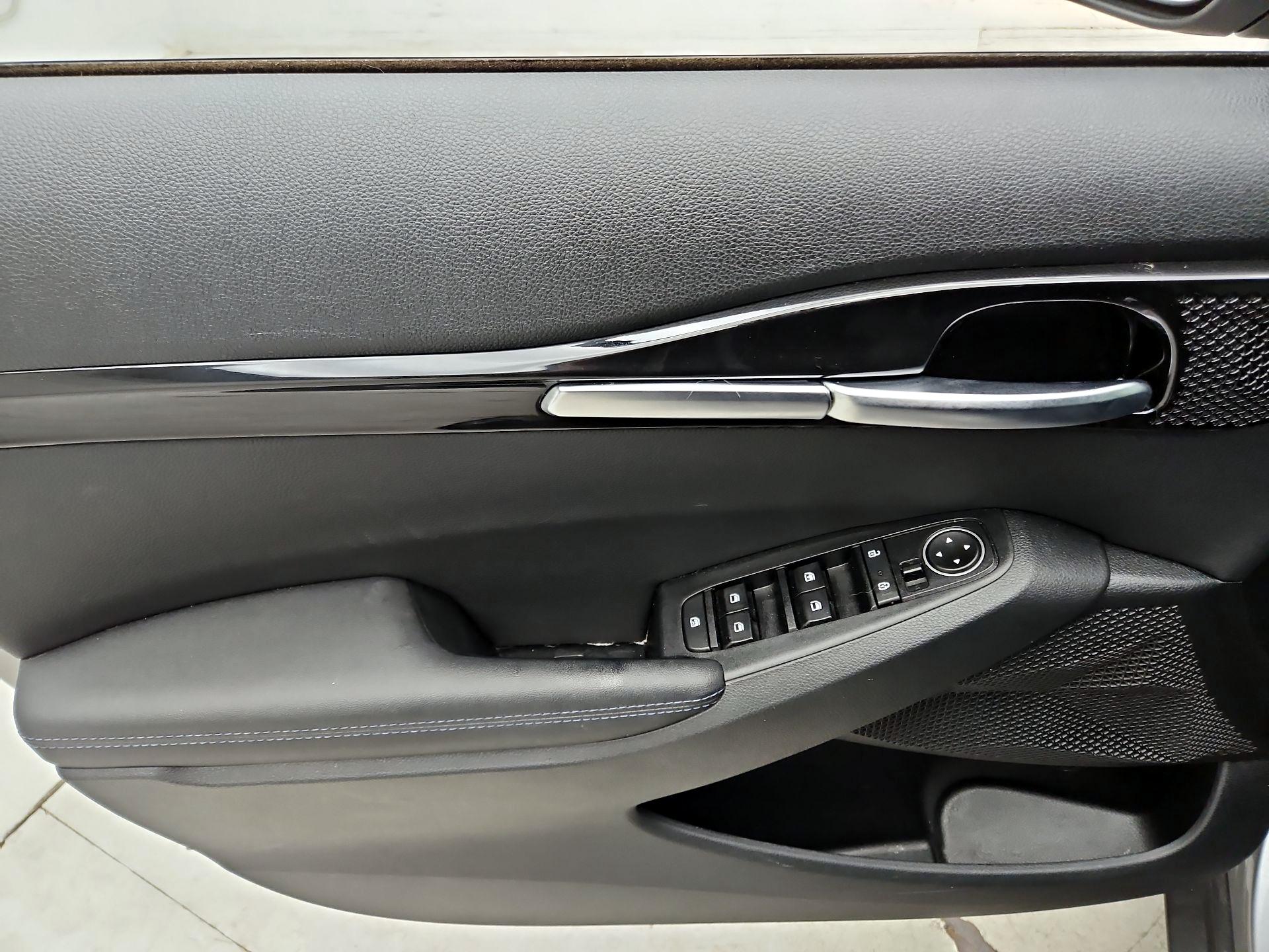 Thumbnail: 2023 Kia Seltos - 12