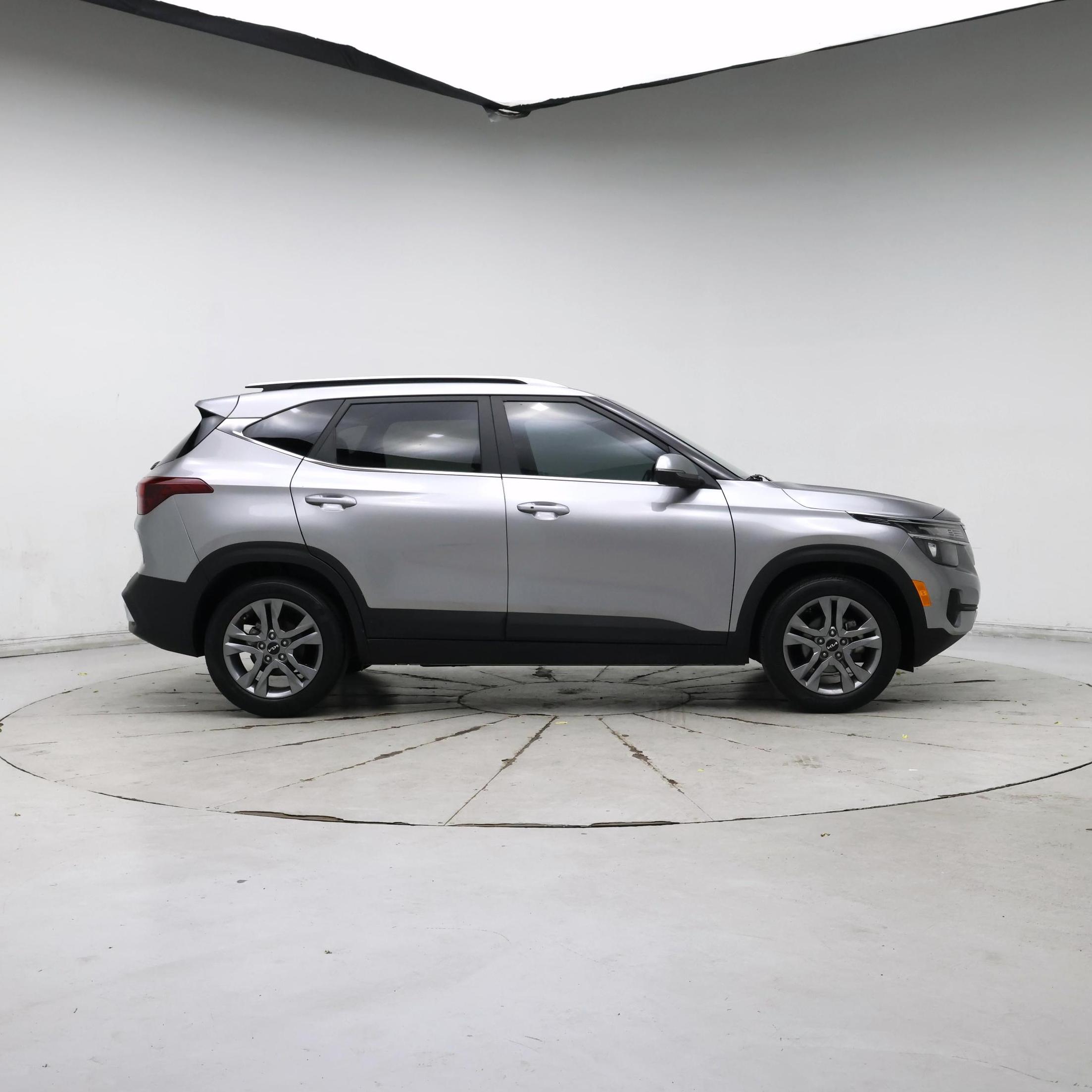 Thumbnail: 2023 Kia Seltos - 7