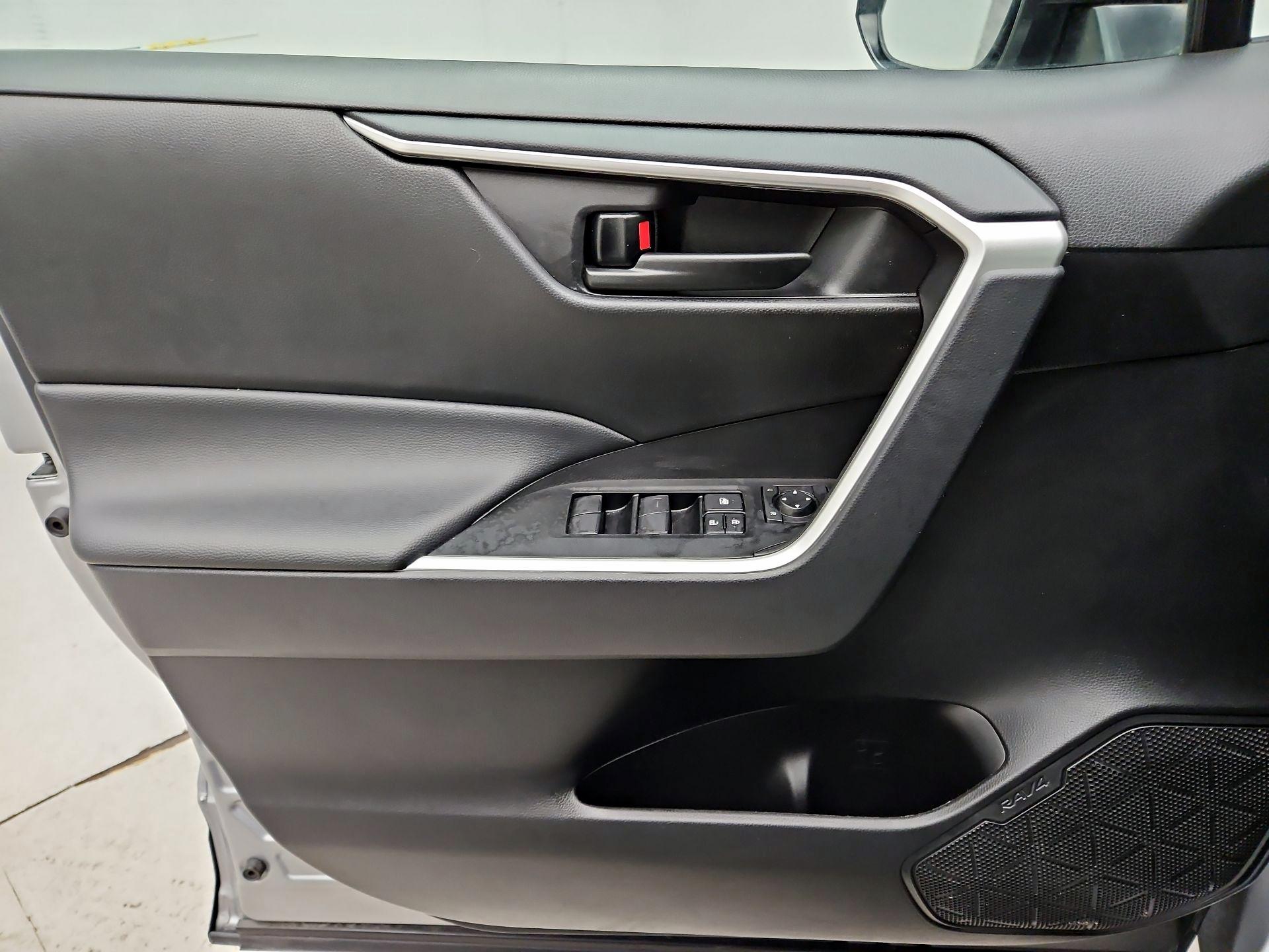 Thumbnail: 2025 Toyota RAV4 - 12