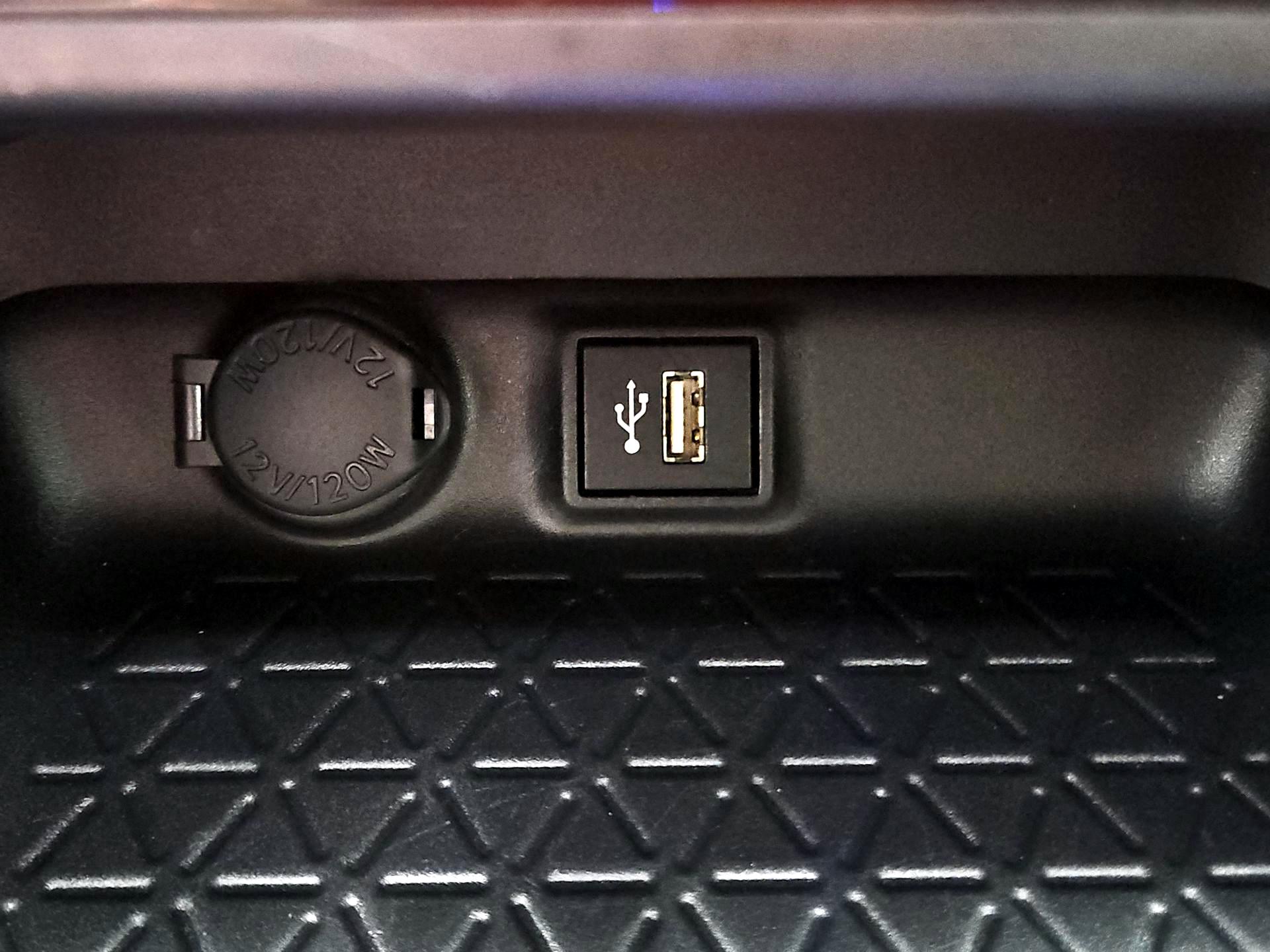 Thumbnail: 2025 Toyota RAV4 - 18