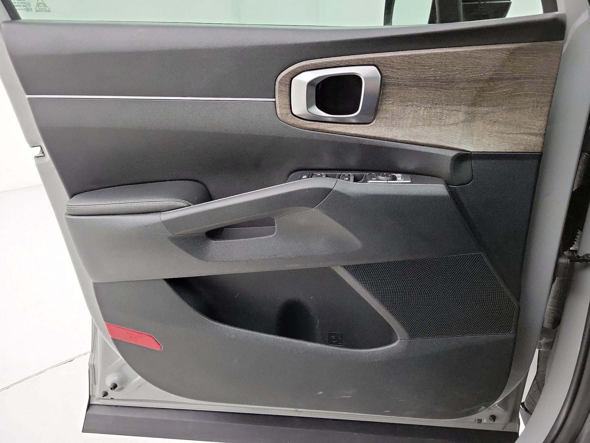 Thumbnail: 2023 Kia Sorento - 10