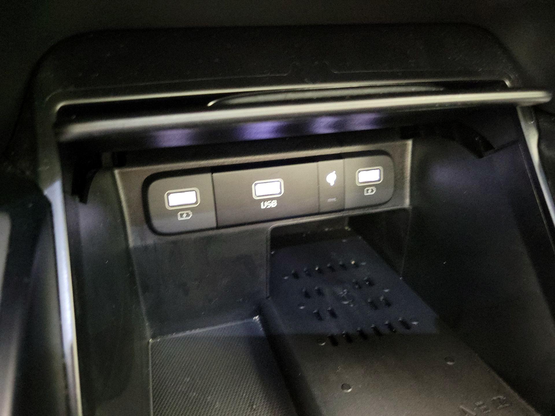 Thumbnail: 2023 Kia Sorento - 16