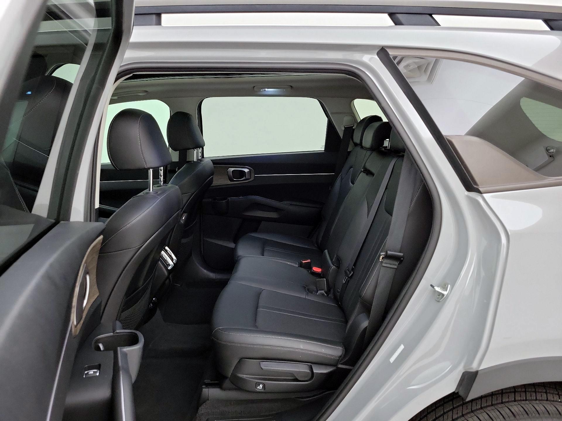 Thumbnail: 2023 Kia Sorento - 18