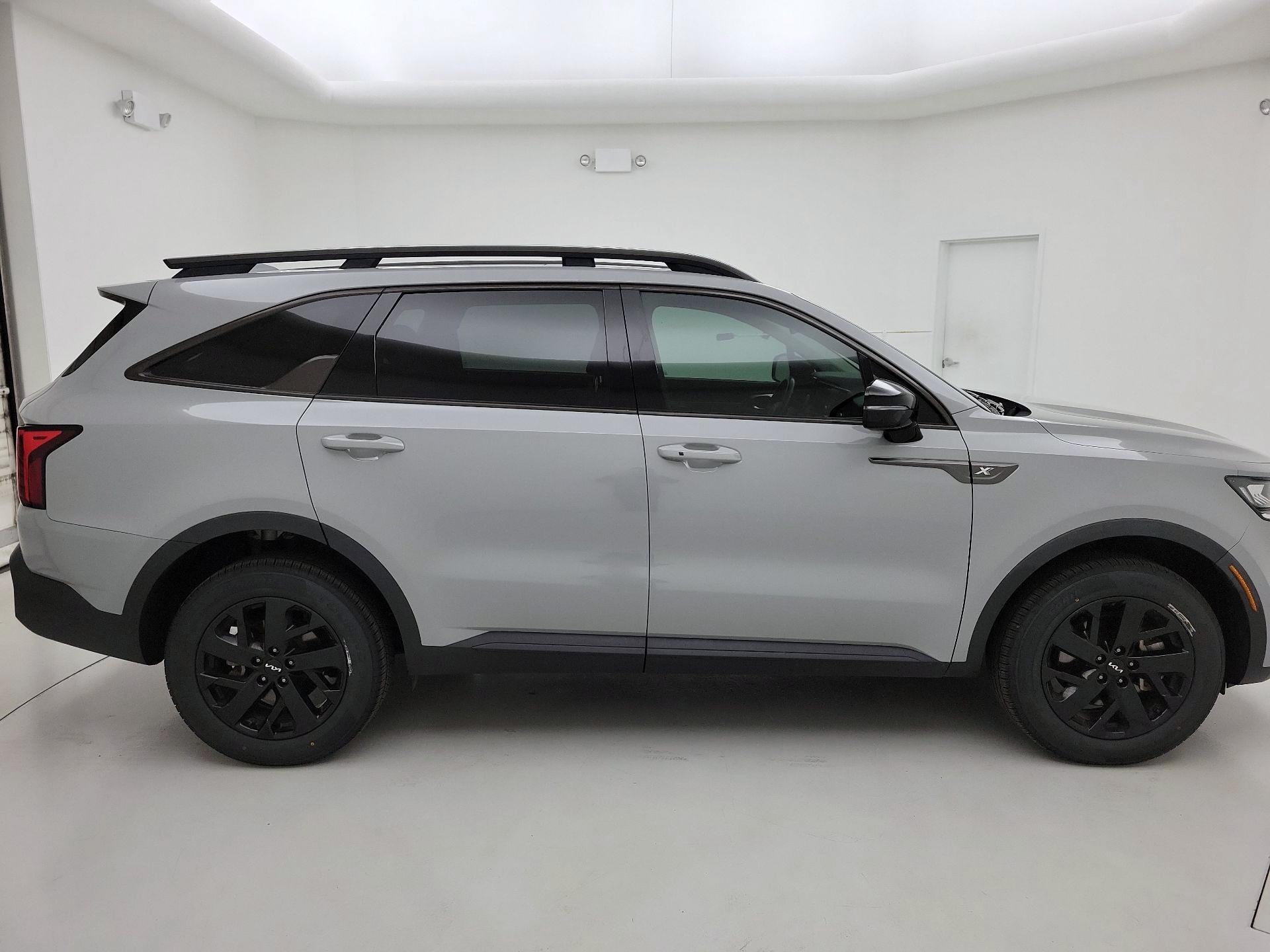 Thumbnail: 2023 Kia Sorento - 4