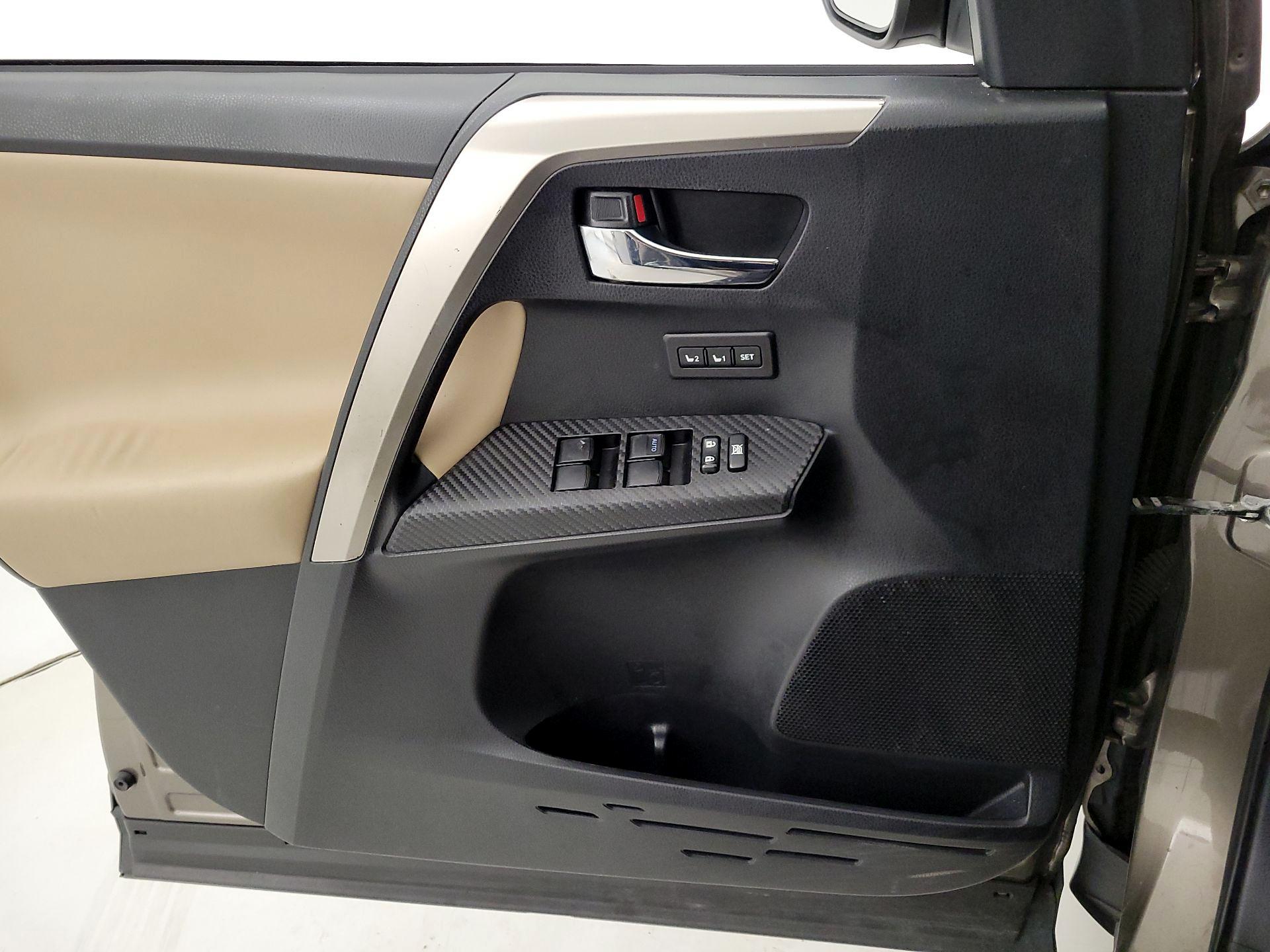 Thumbnail: 2014 Toyota RAV4 - 12