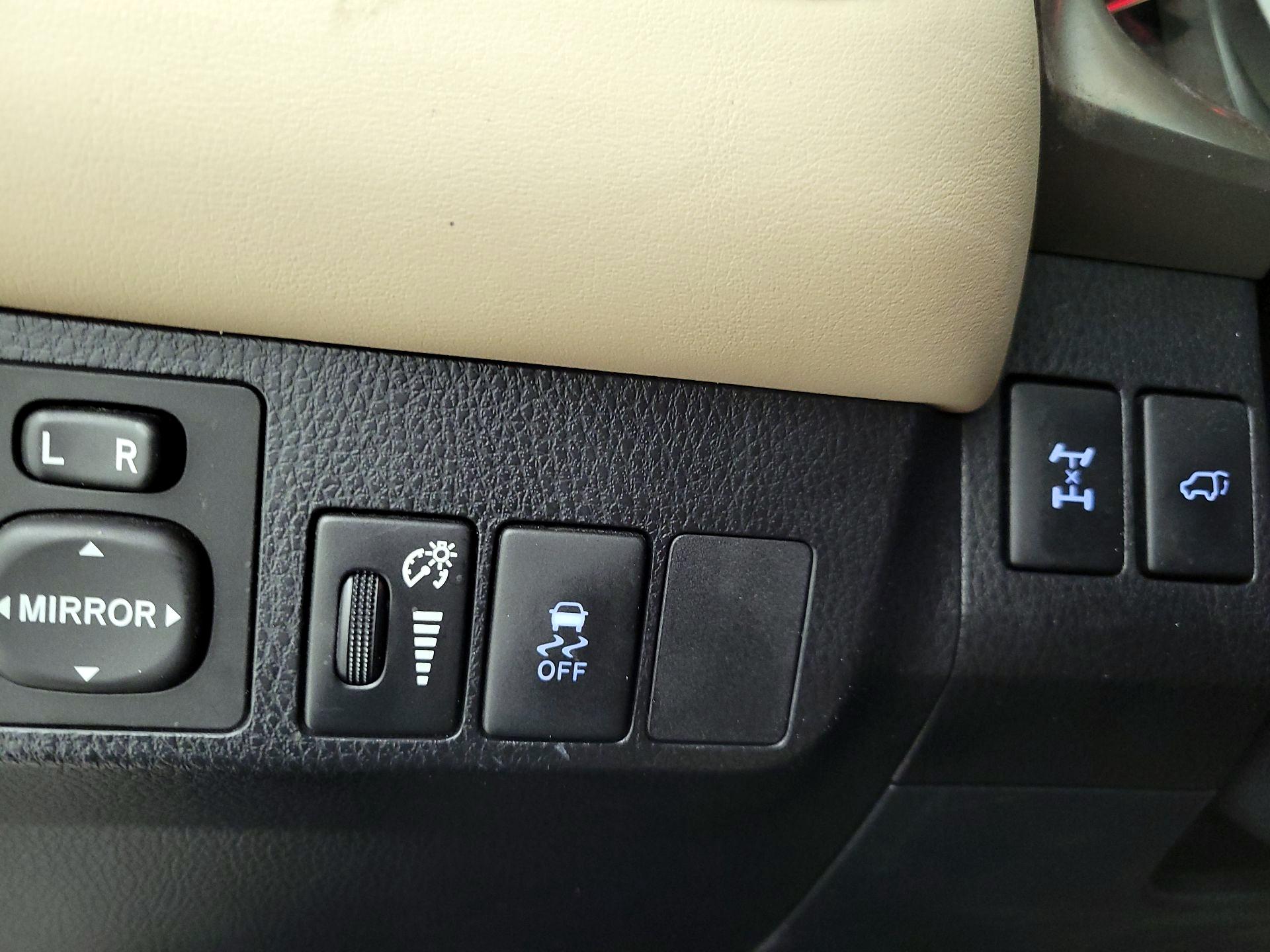 Thumbnail: 2014 Toyota RAV4 - 13