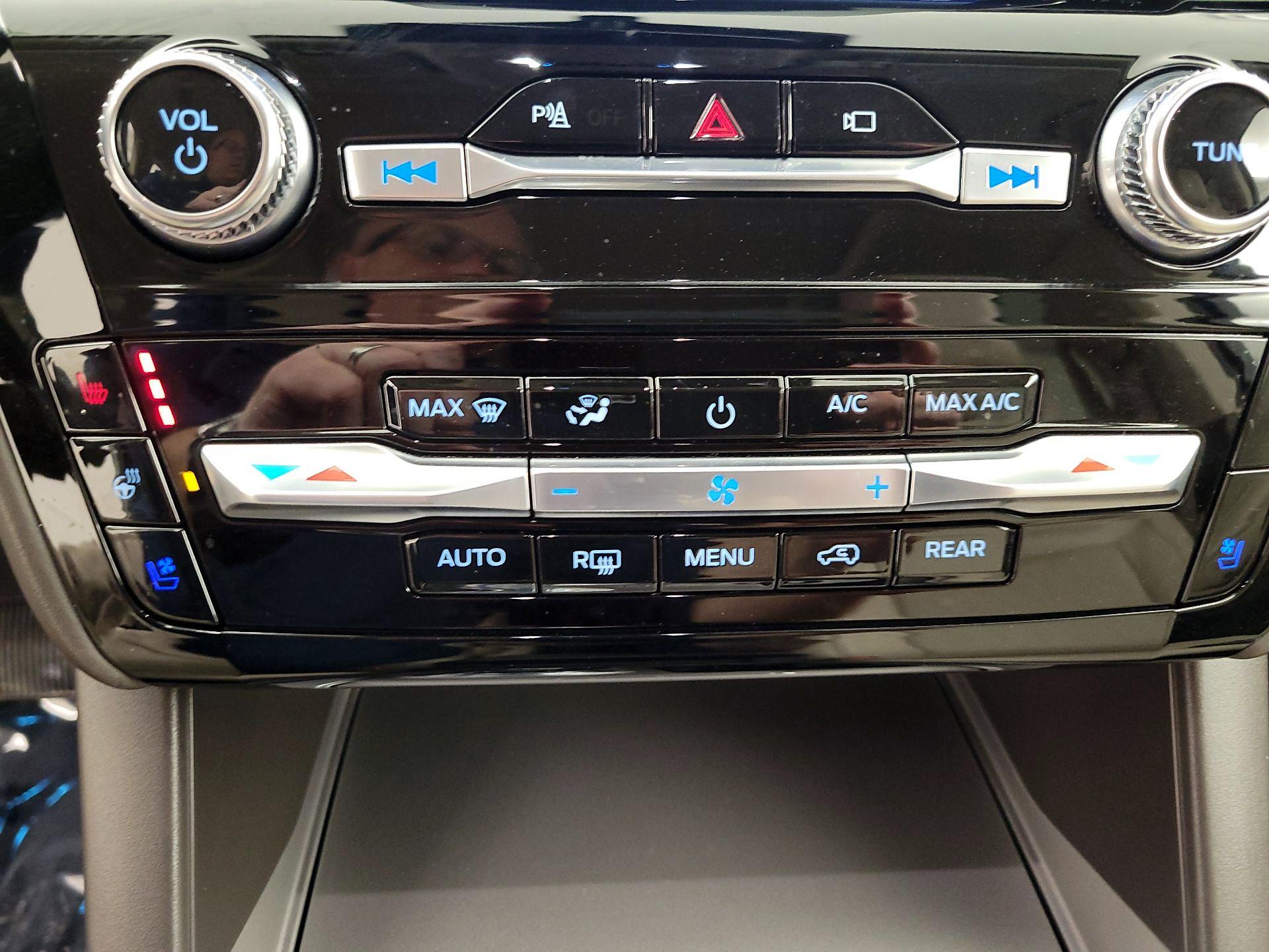 Thumbnail: 2022 Ford Explorer - 17