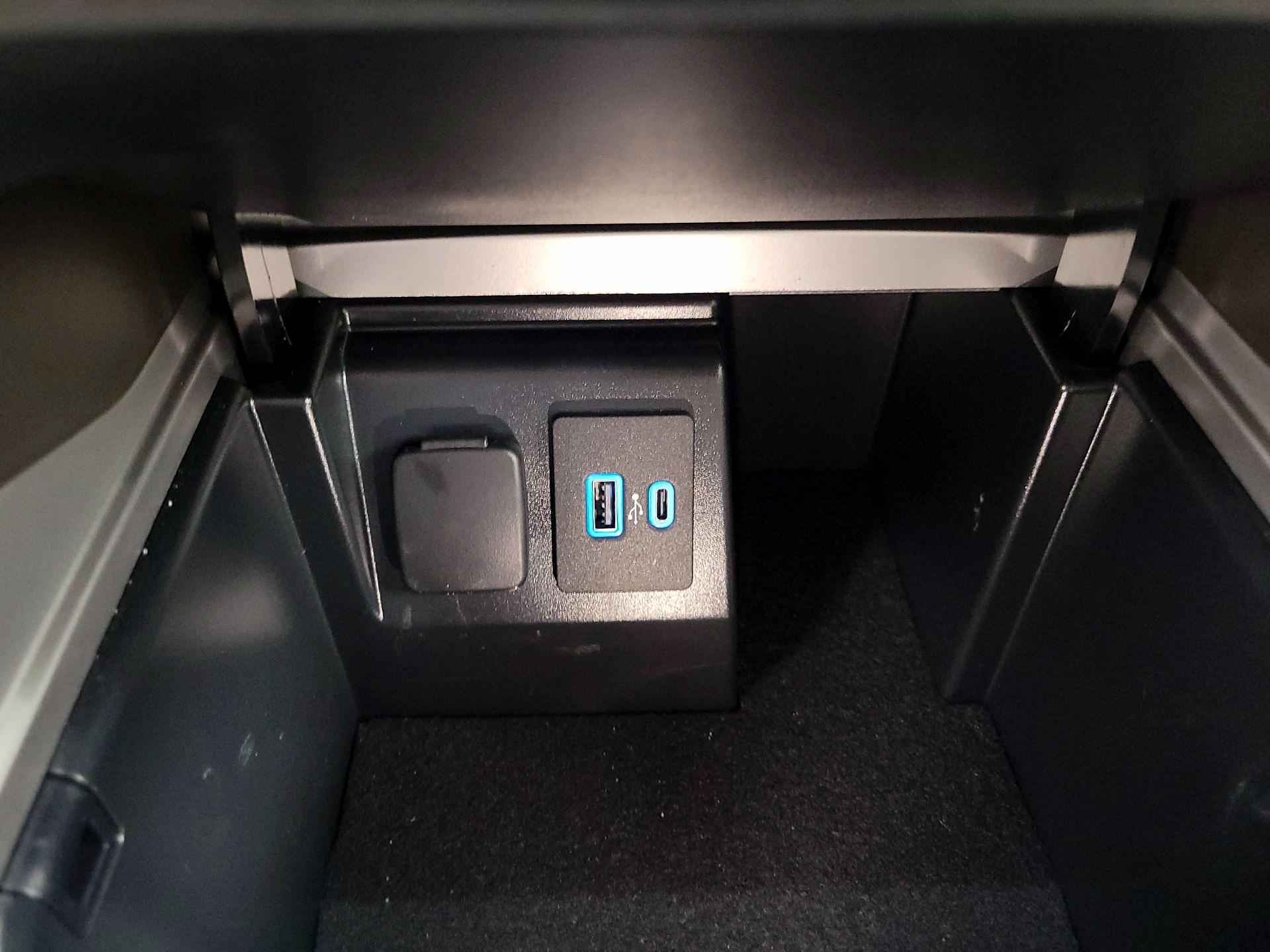 Thumbnail: 2022 Ford Explorer - 19