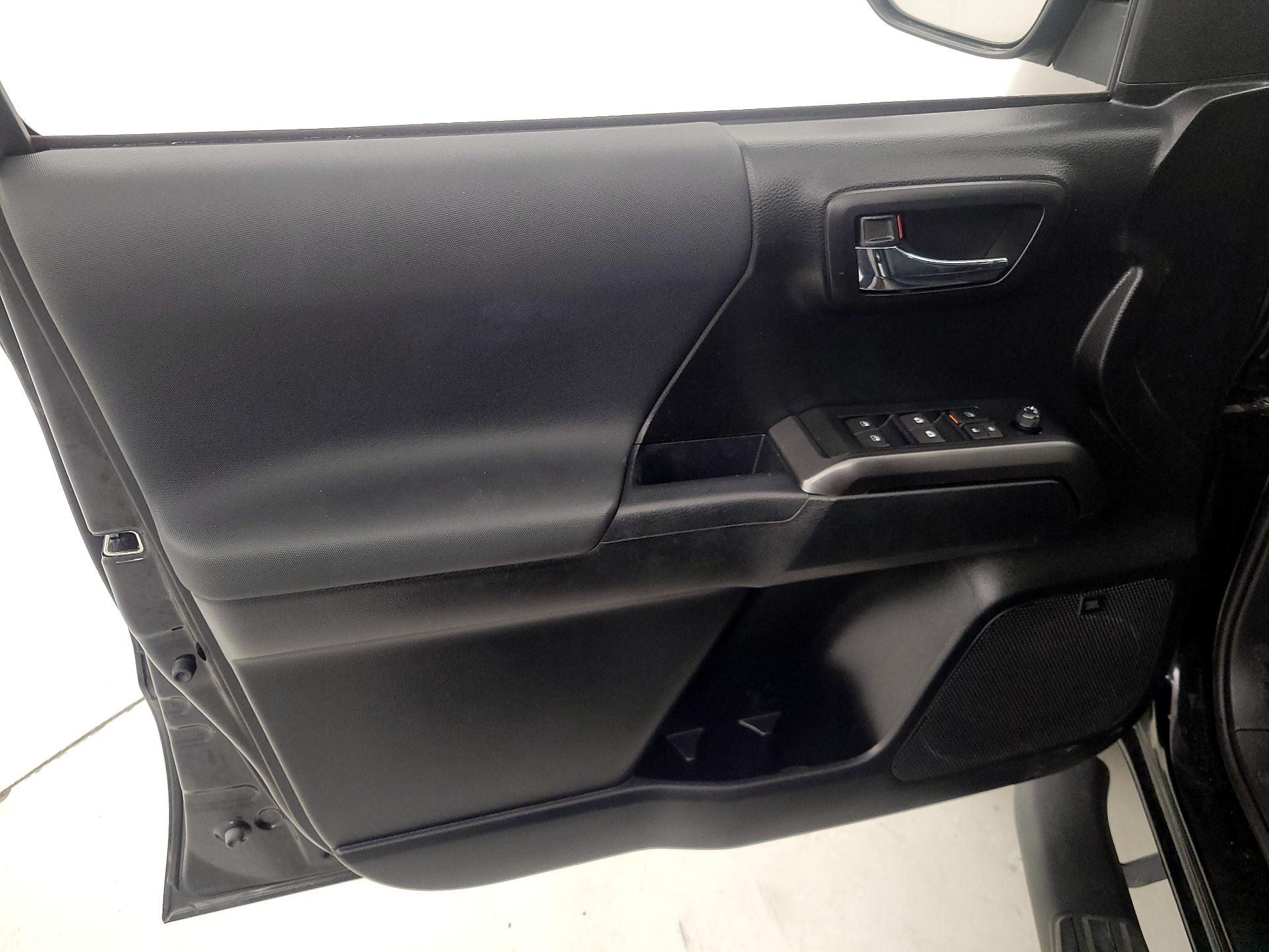 Thumbnail: 2022 Toyota Tacoma - 12