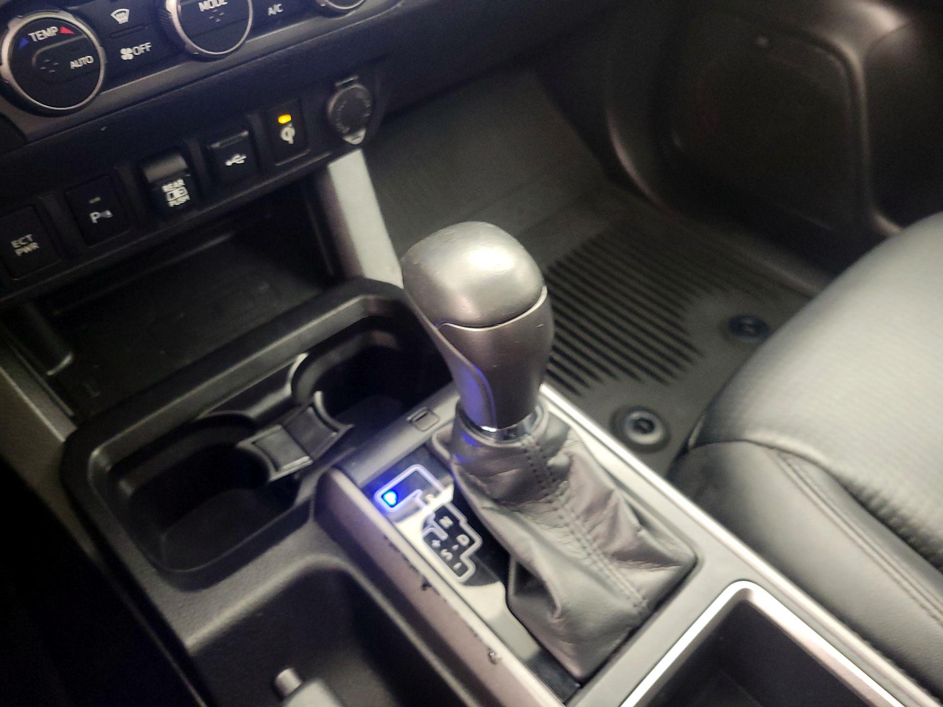 Thumbnail: 2022 Toyota Tacoma - 18