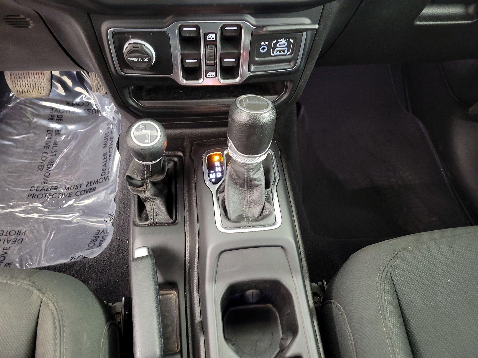 Thumbnail: 2023 Jeep Gladiator - 17