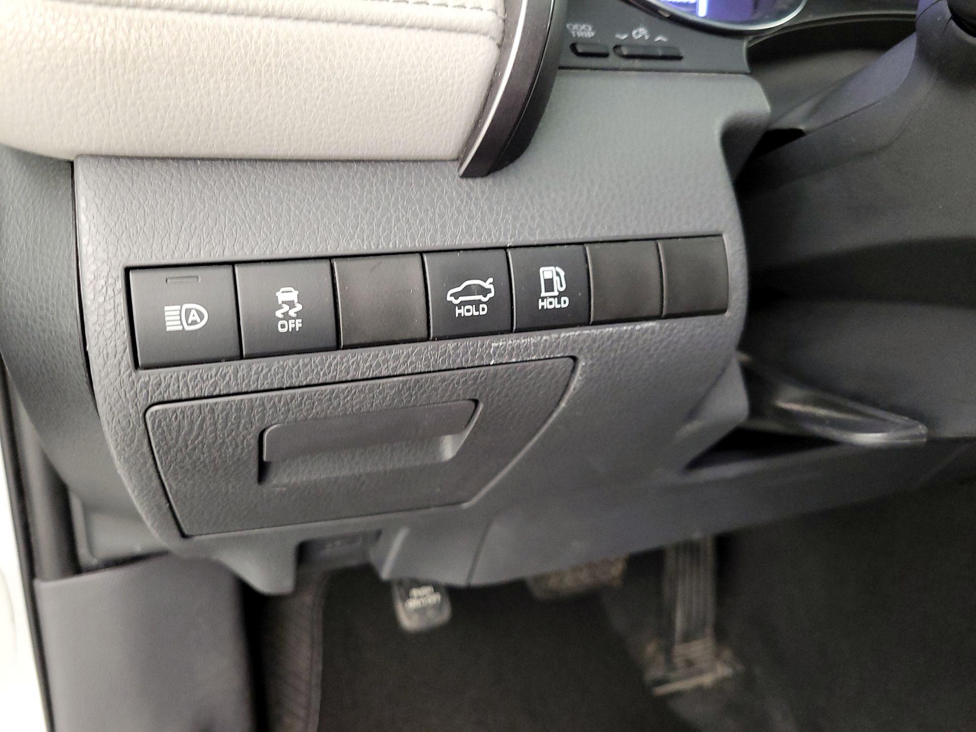 Thumbnail: 2020 Toyota Camry - 13