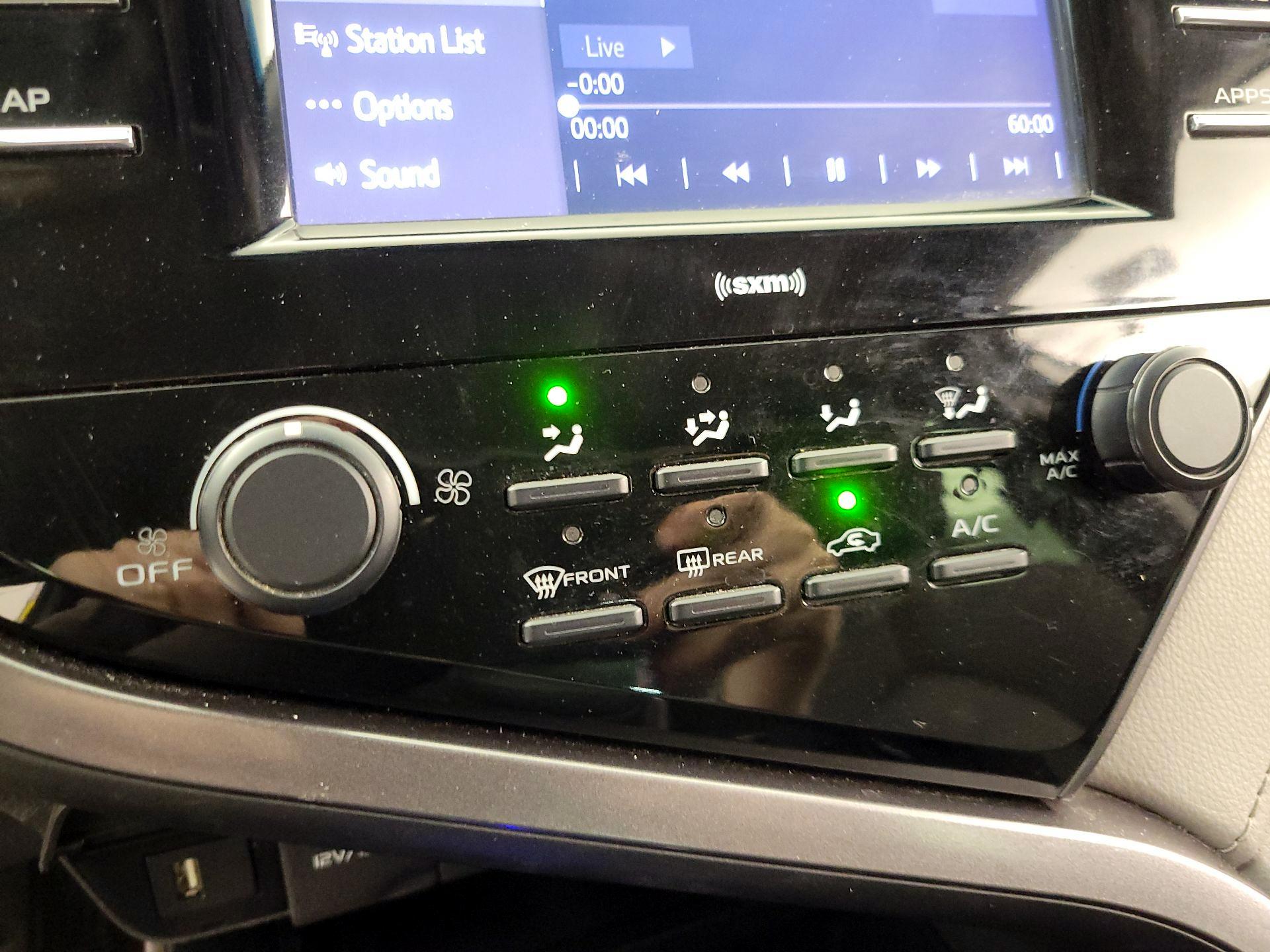 Thumbnail: 2020 Toyota Camry - 16