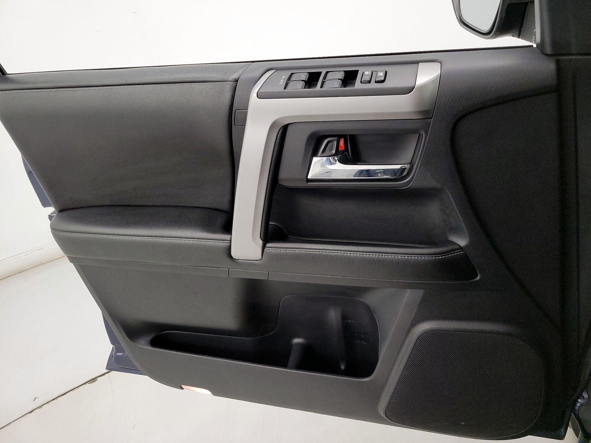 Thumbnail: 2014 Toyota 4Runner - 12