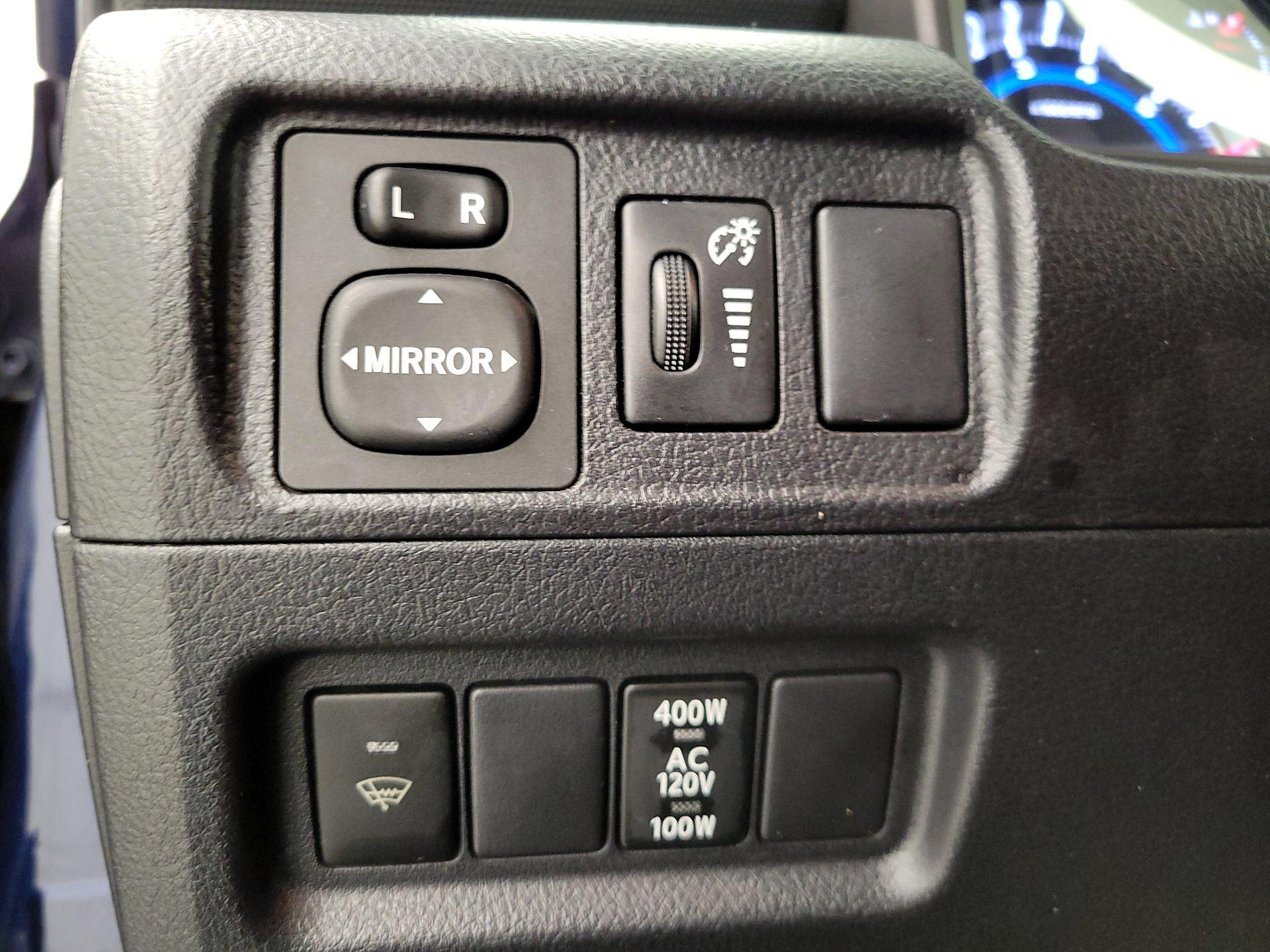 Thumbnail: 2014 Toyota 4Runner - 13