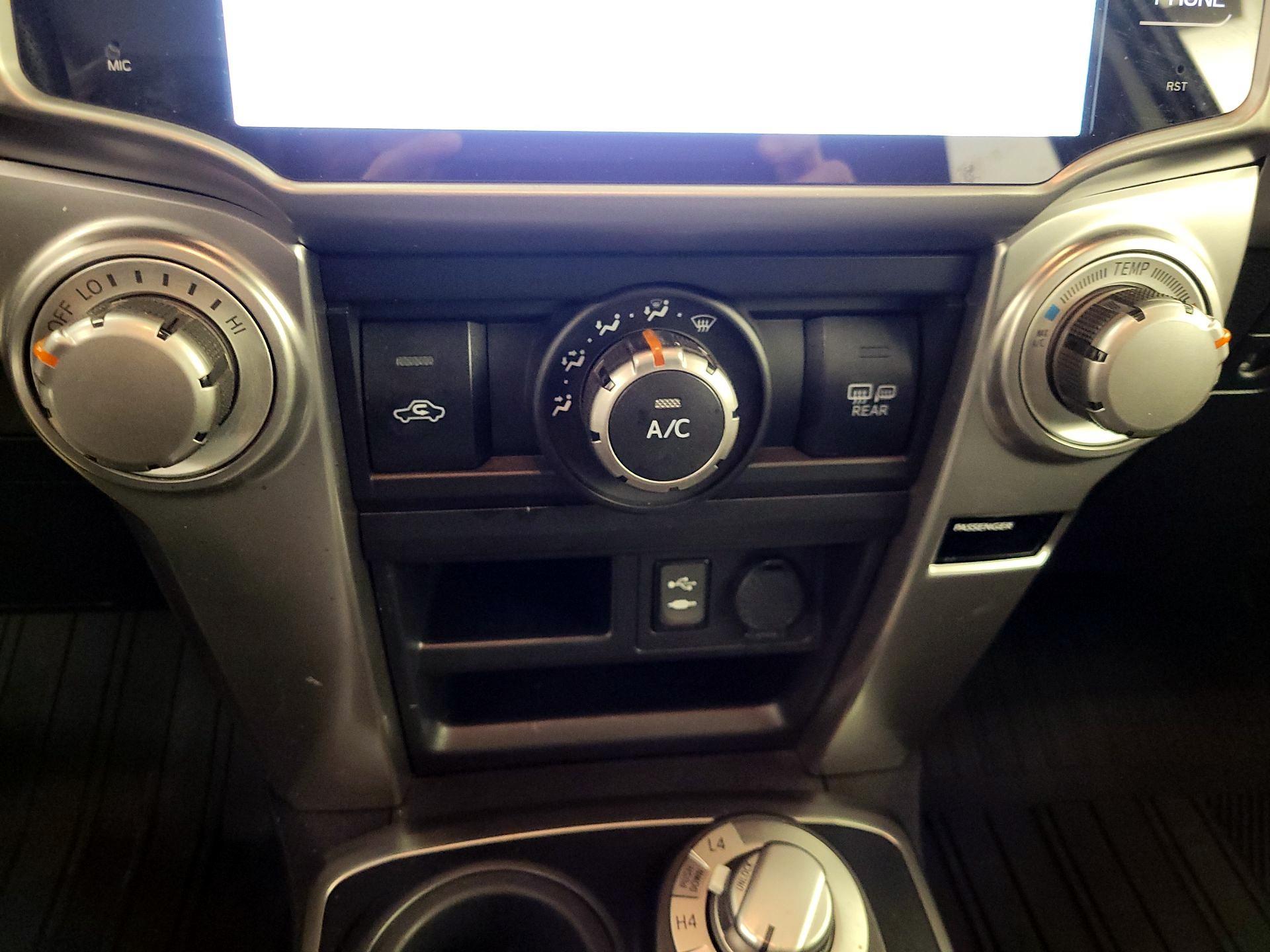 Thumbnail: 2014 Toyota 4Runner - 16