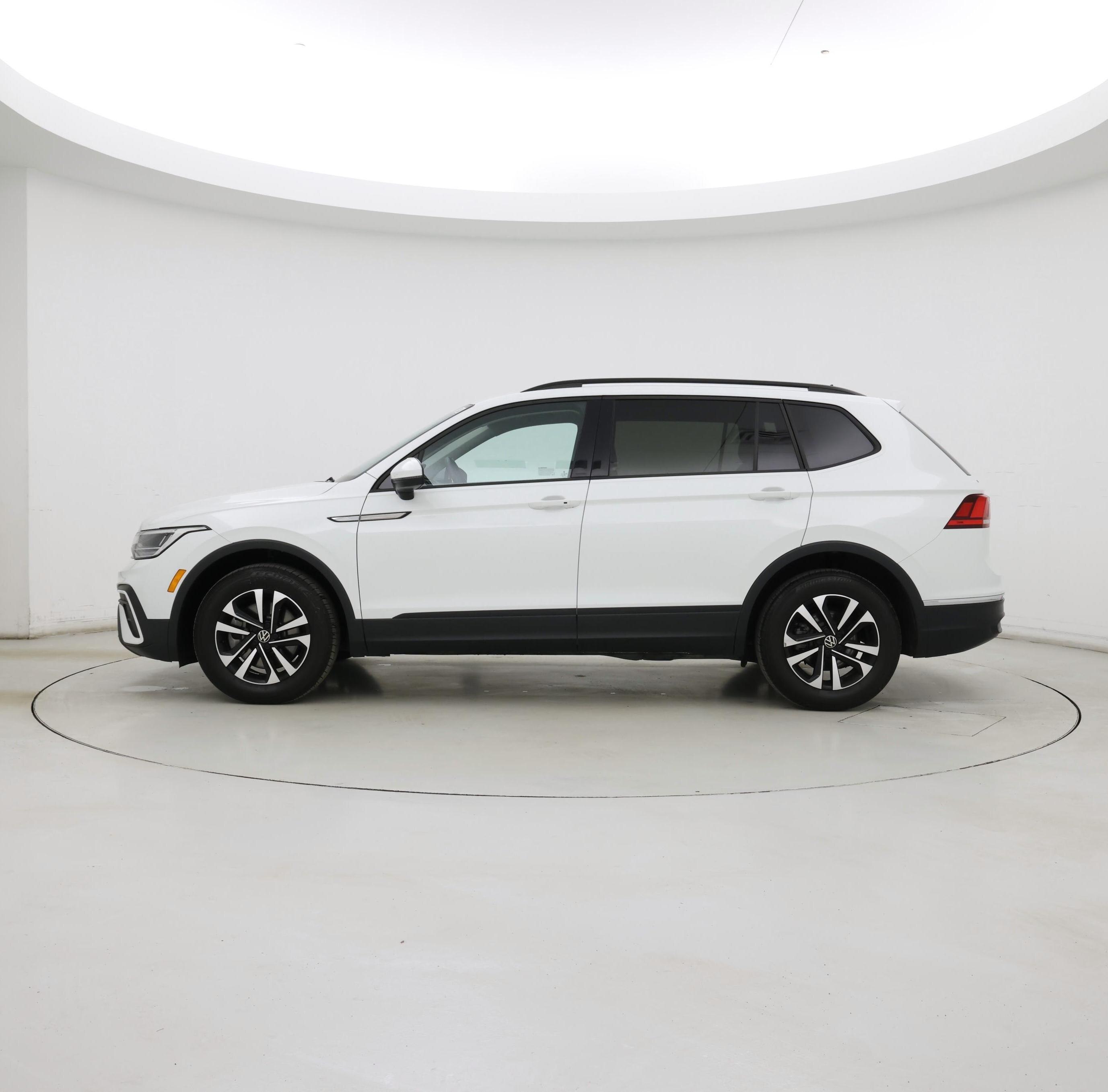 Thumbnail: 2024 Volkswagen Tiguan - 3