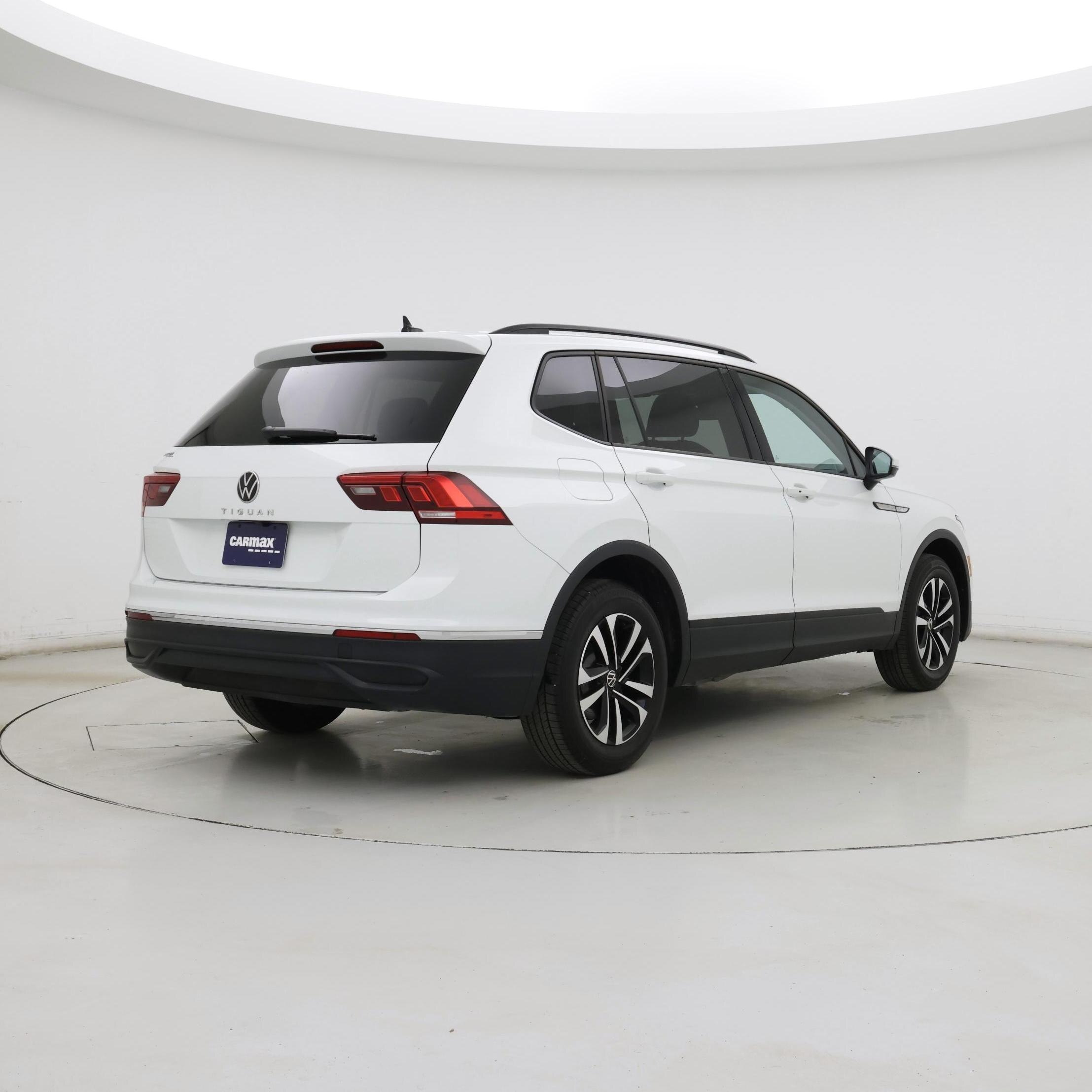 Thumbnail: 2024 Volkswagen Tiguan - 8