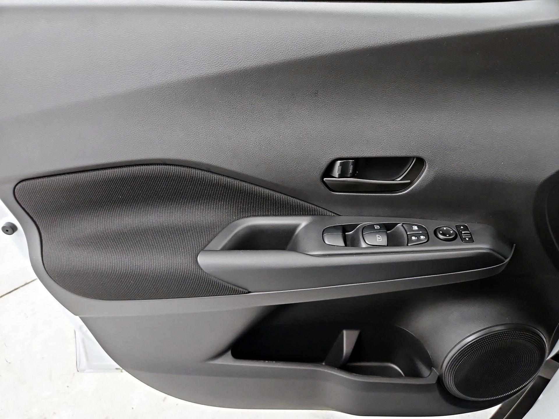 Thumbnail: 2025 Nissan Kicks - 12