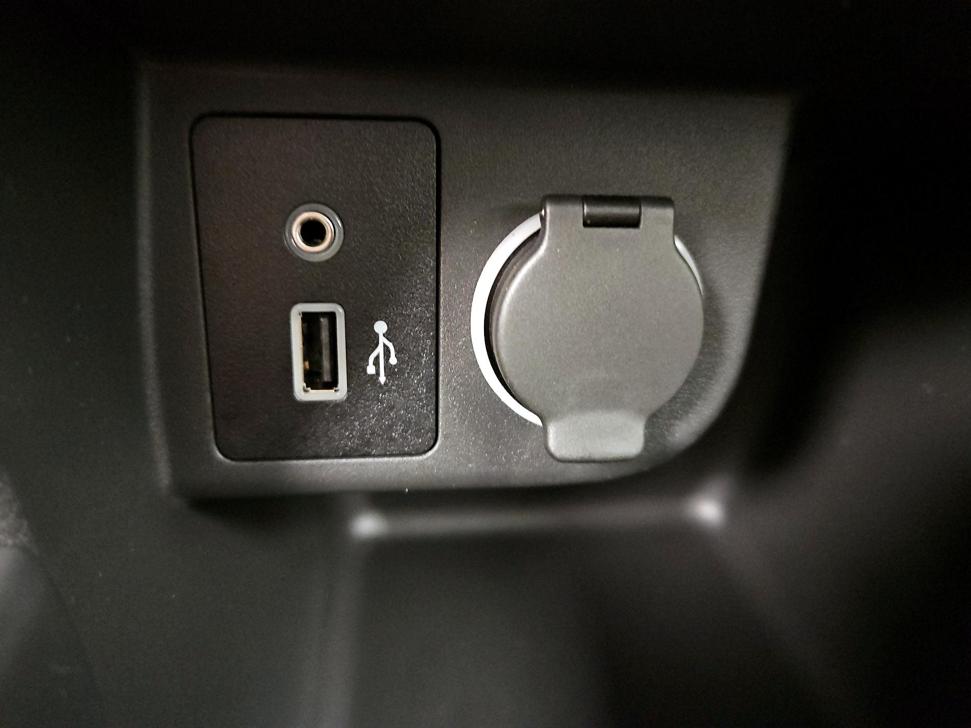 Thumbnail: 2025 Nissan Kicks - 18