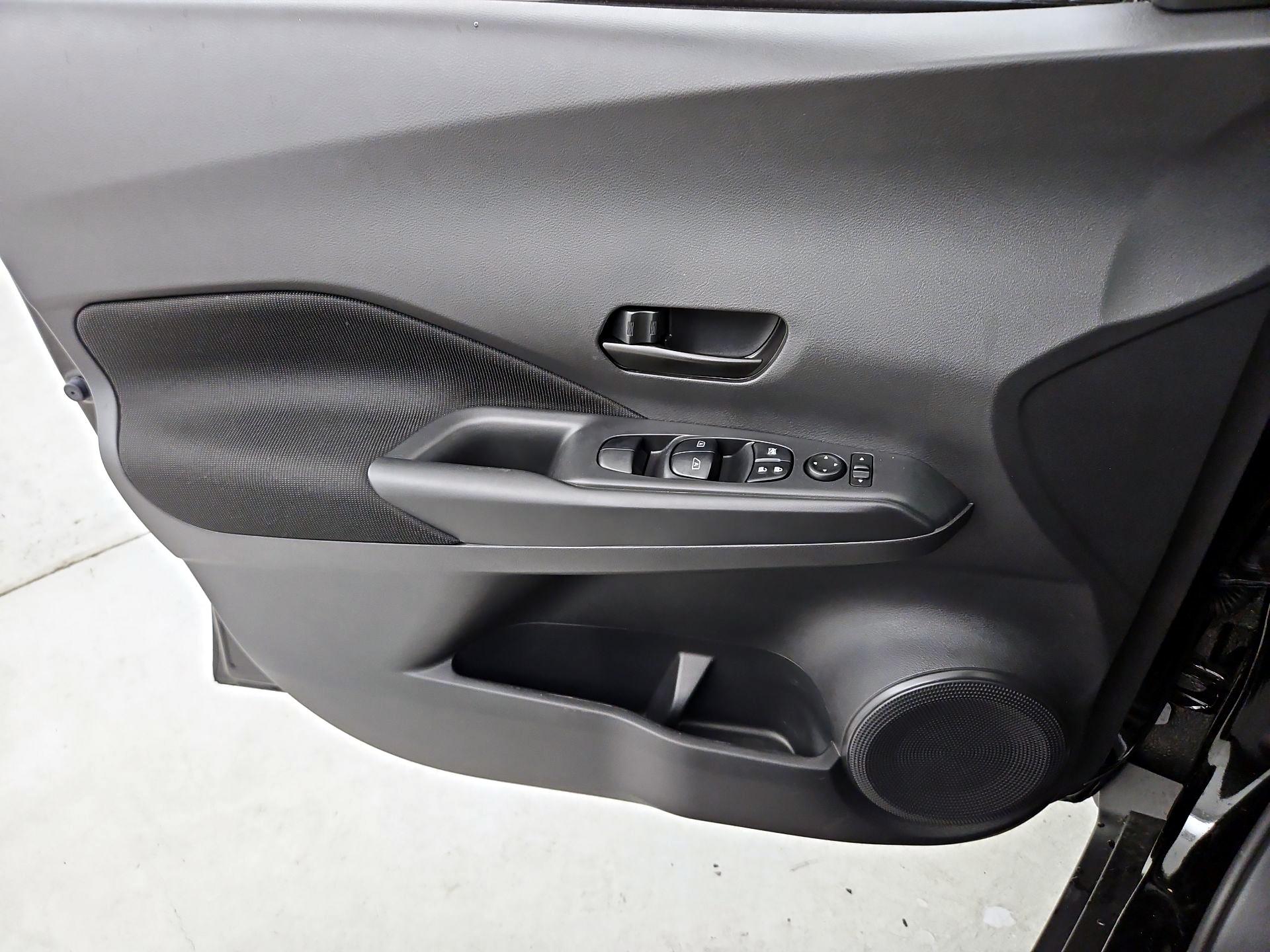 Thumbnail: 2025 Nissan Kicks - 12