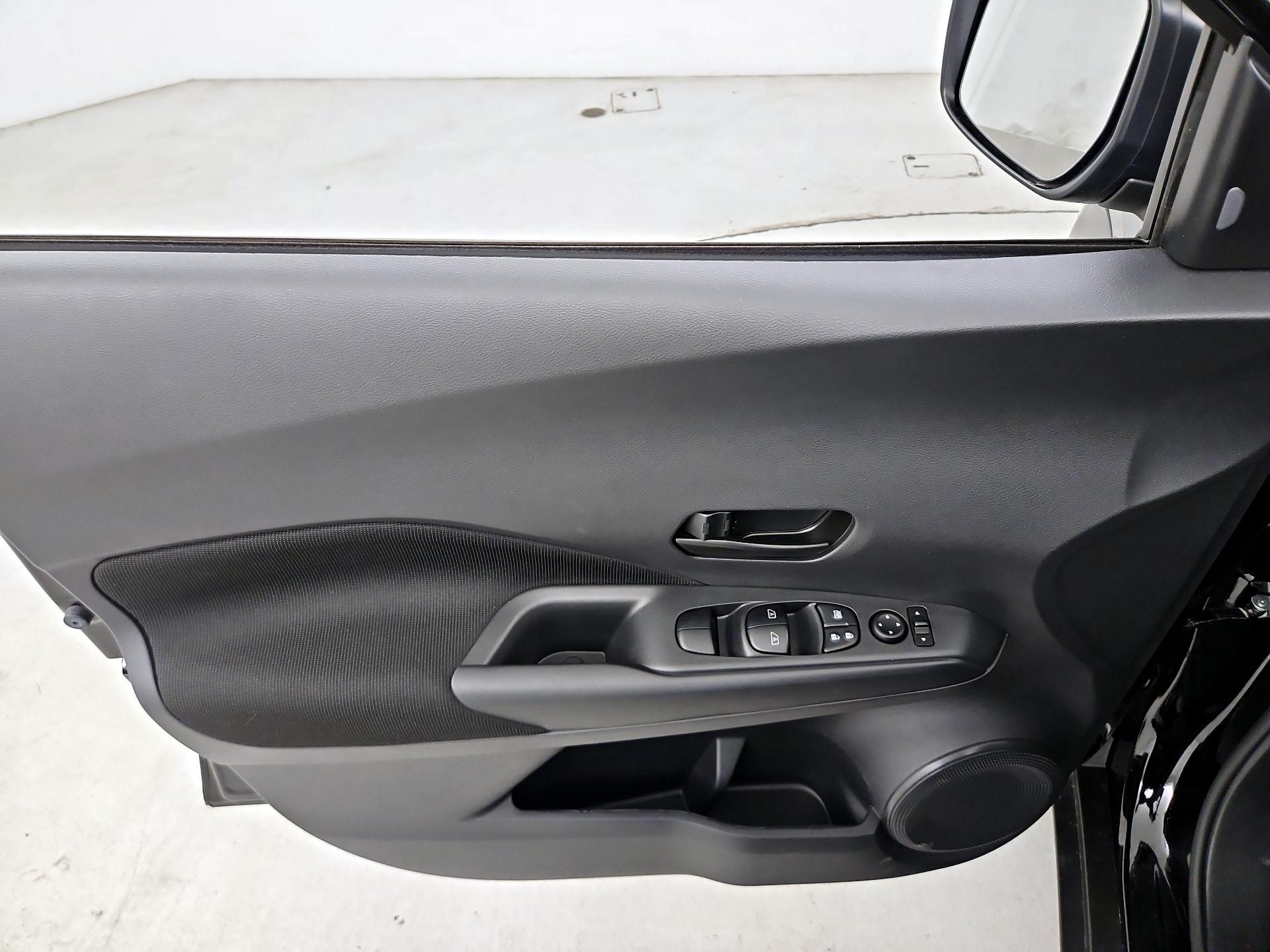 Thumbnail: 2025 Nissan Kicks - 12