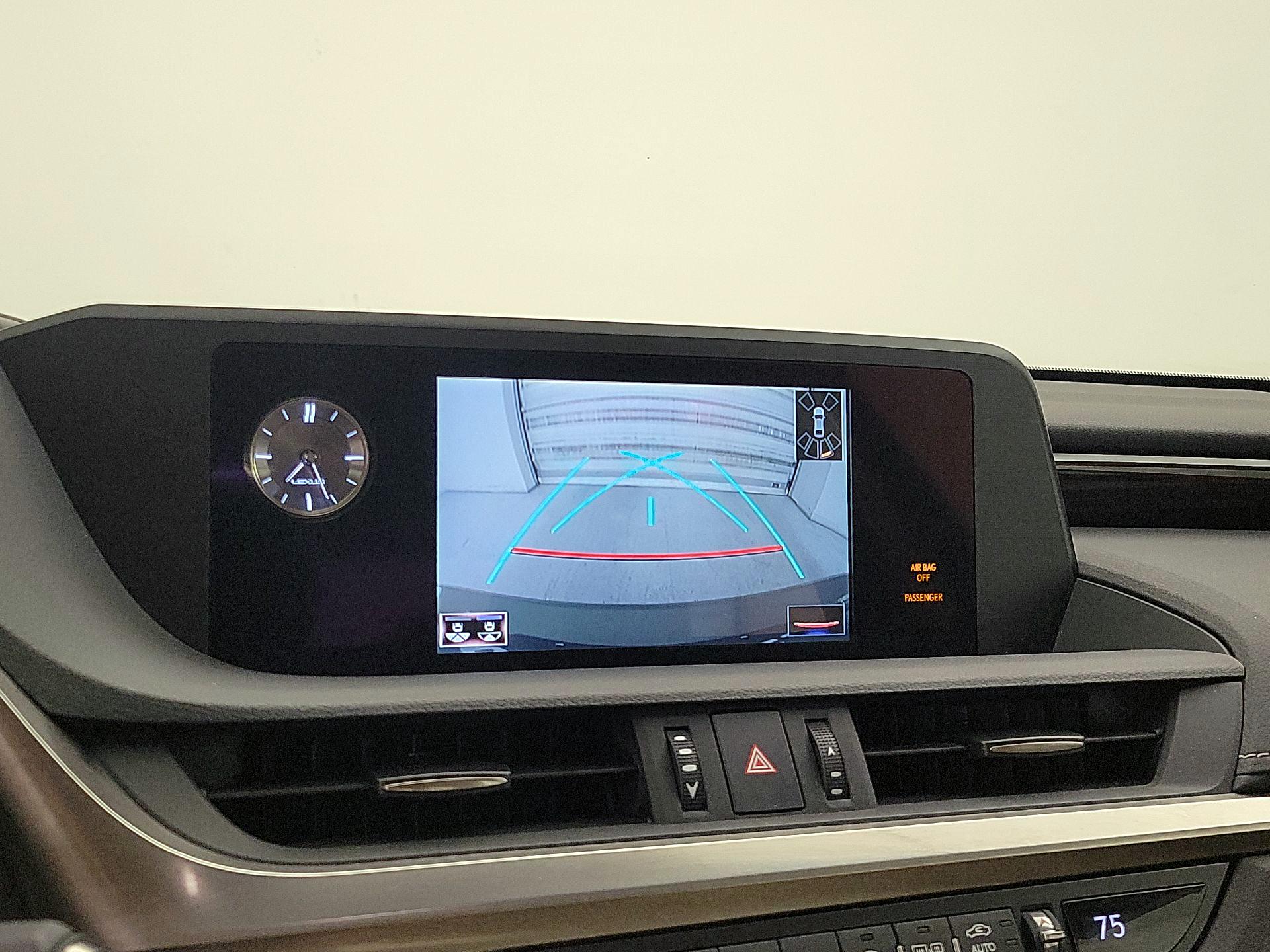 Thumbnail: 2019 Lexus ES - 13