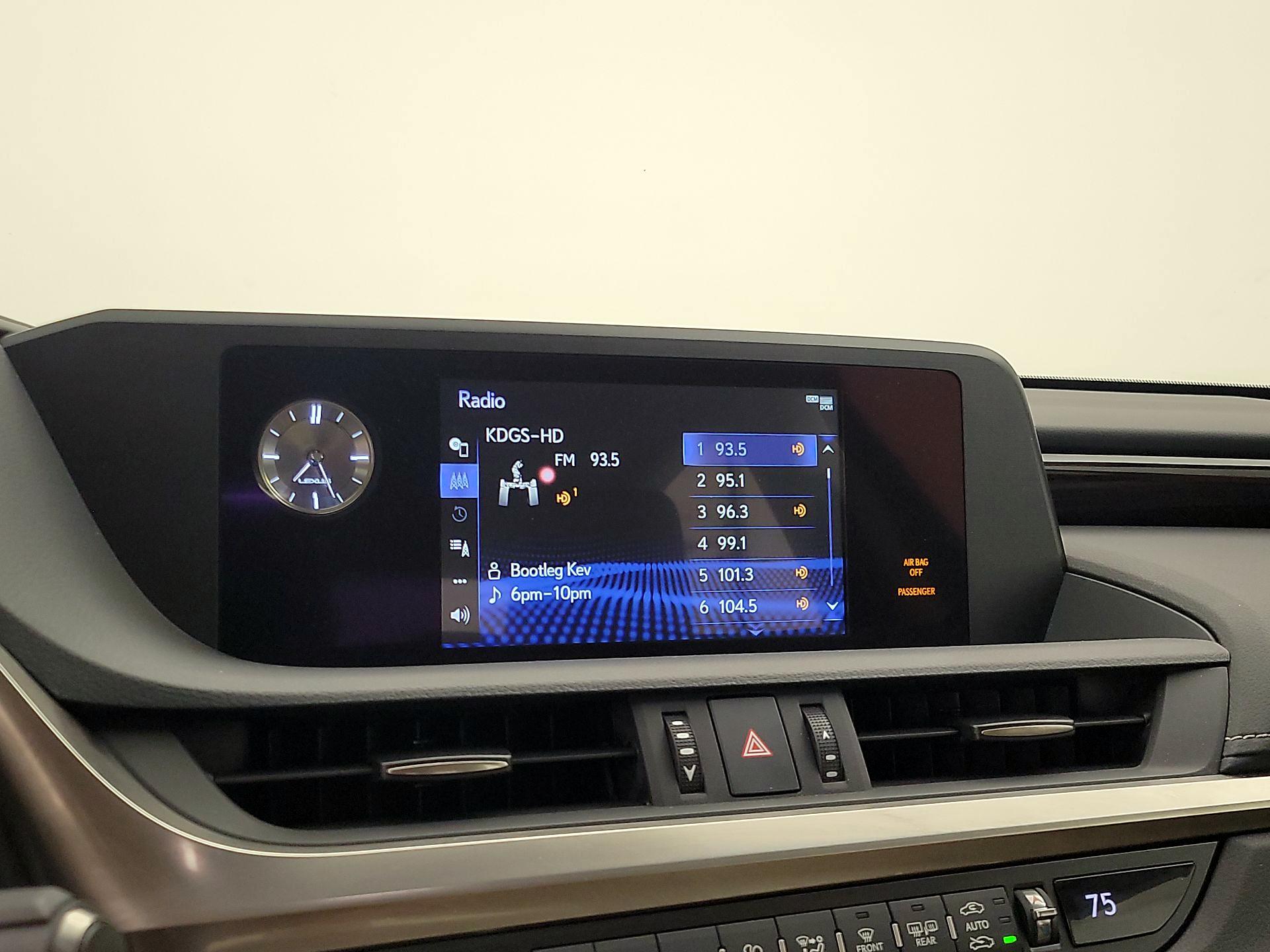 Thumbnail: 2019 Lexus ES - 14