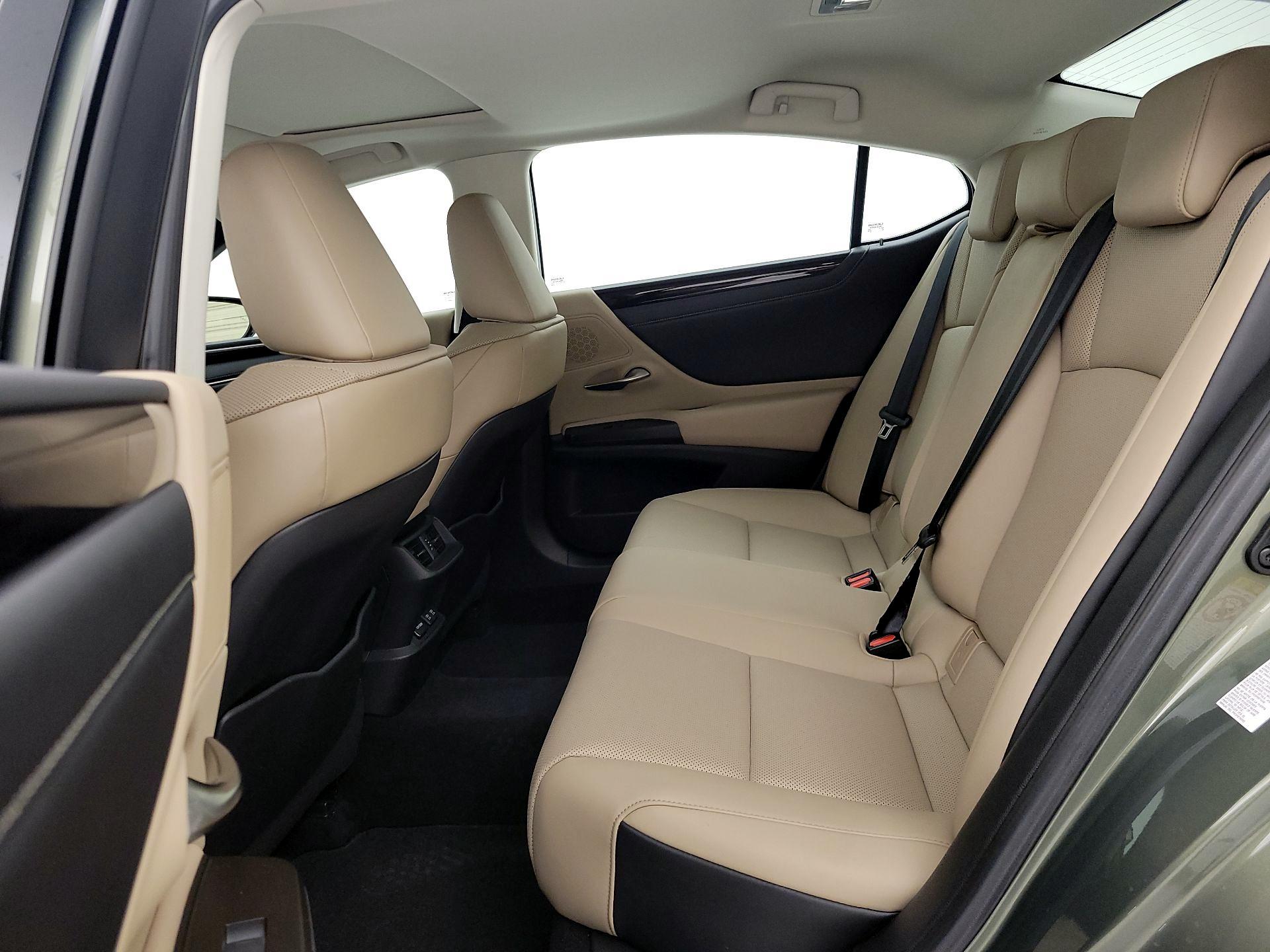 Thumbnail: 2019 Lexus ES - 19