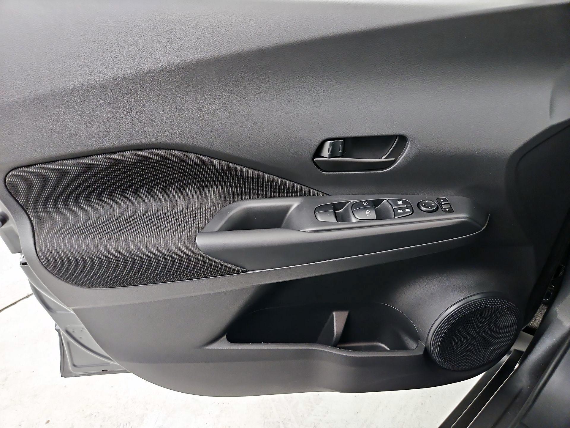 Thumbnail: 2025 Nissan Kicks - 12