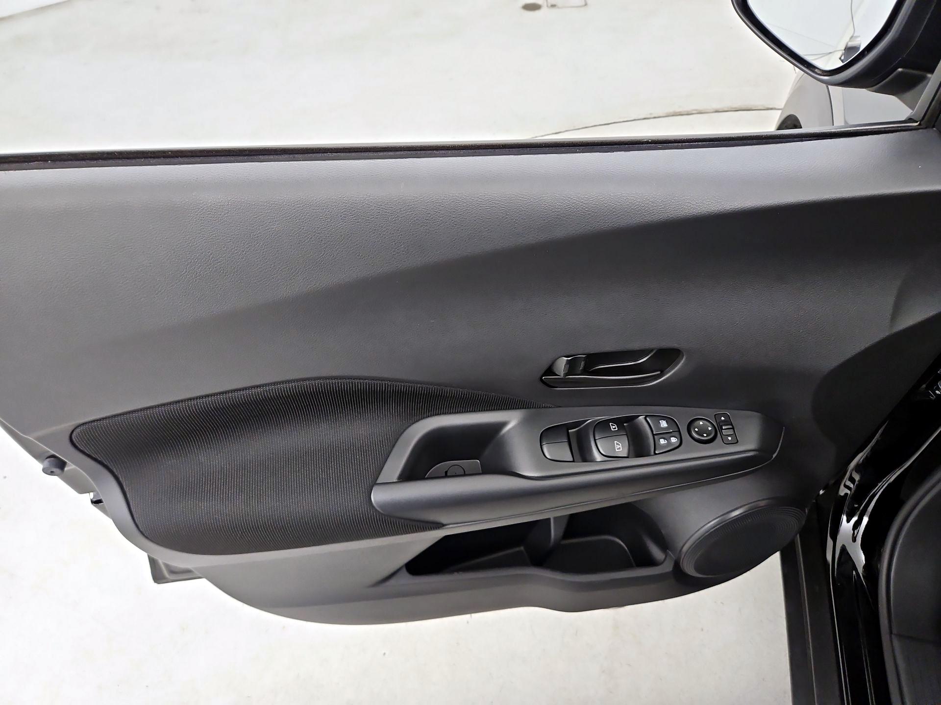 Thumbnail: 2025 Nissan Kicks - 12