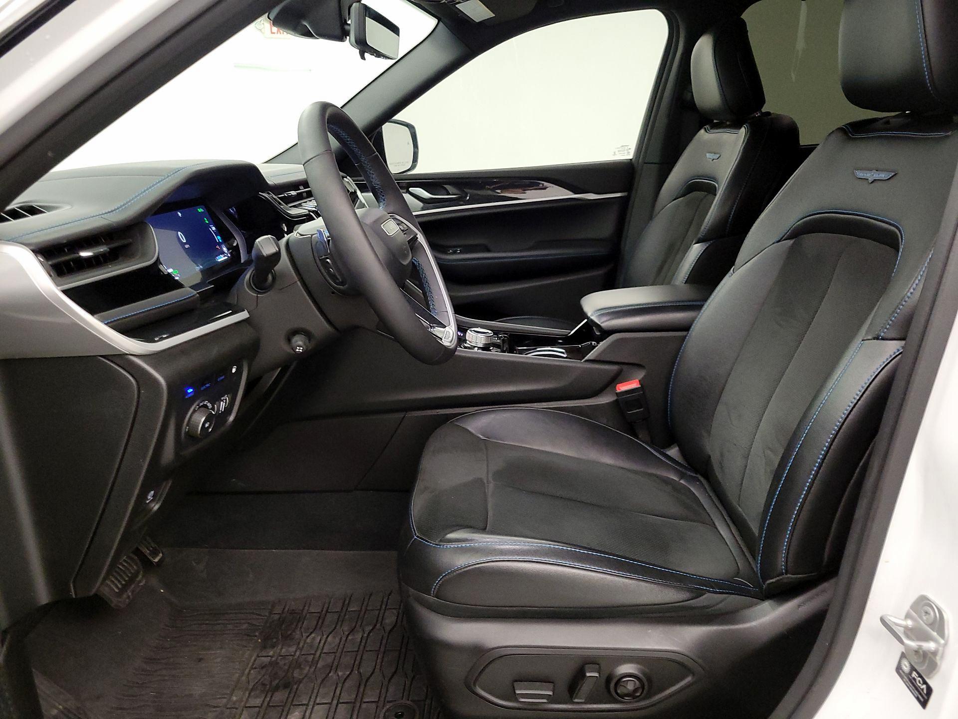 Thumbnail: 2022 Jeep Grand Cherokee - 11