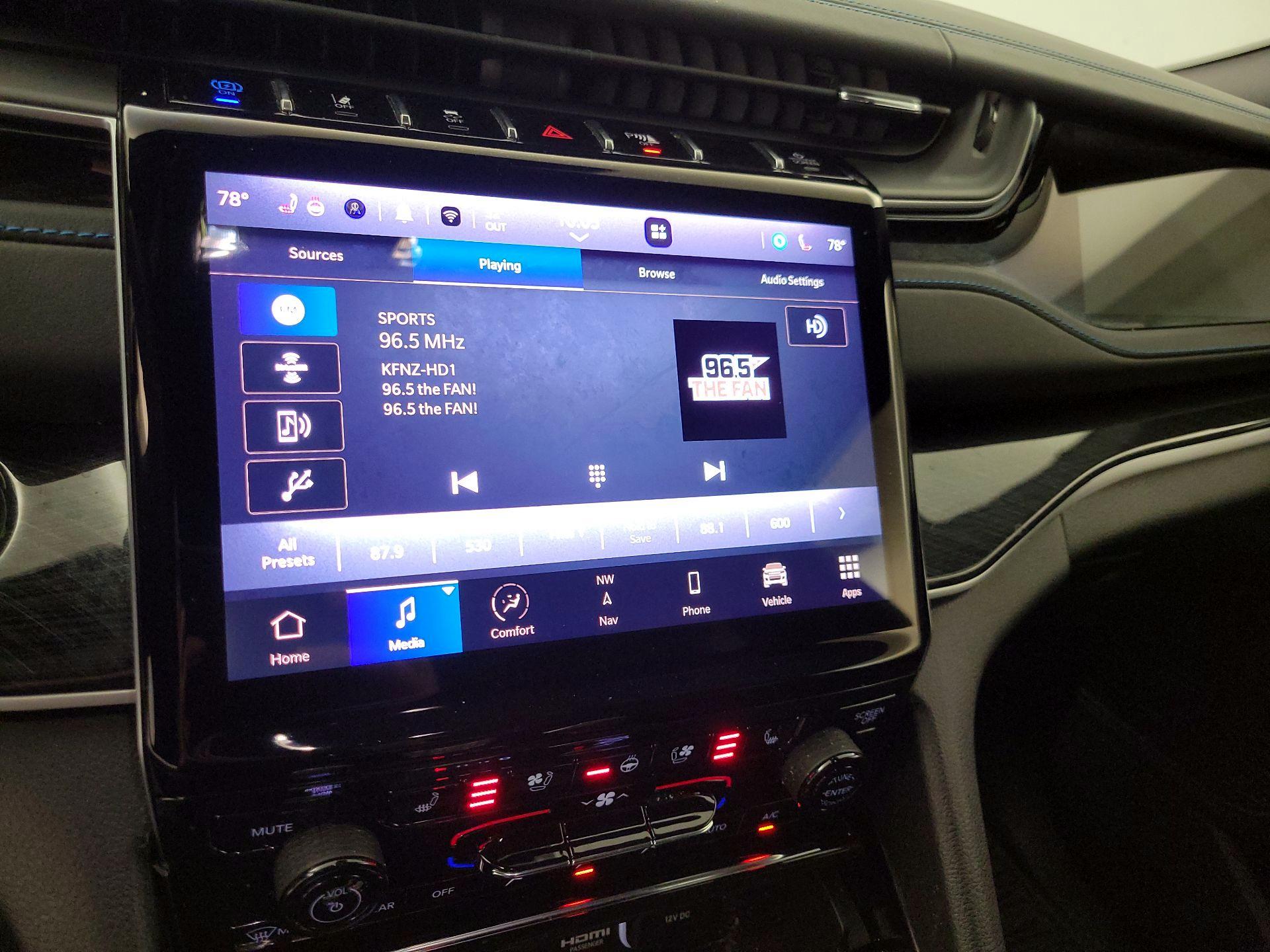 Thumbnail: 2022 Jeep Grand Cherokee - 16