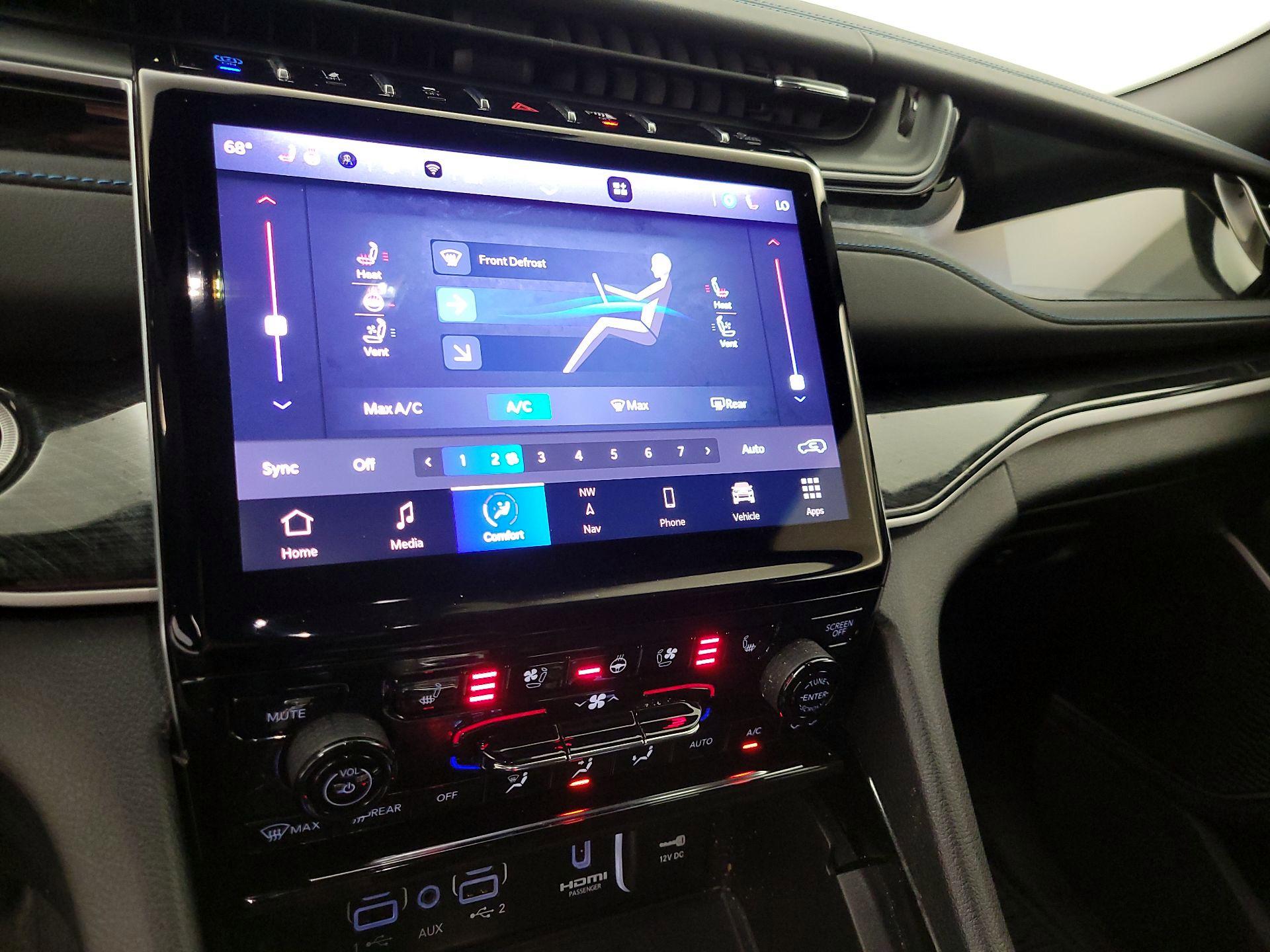 Thumbnail: 2022 Jeep Grand Cherokee - 17