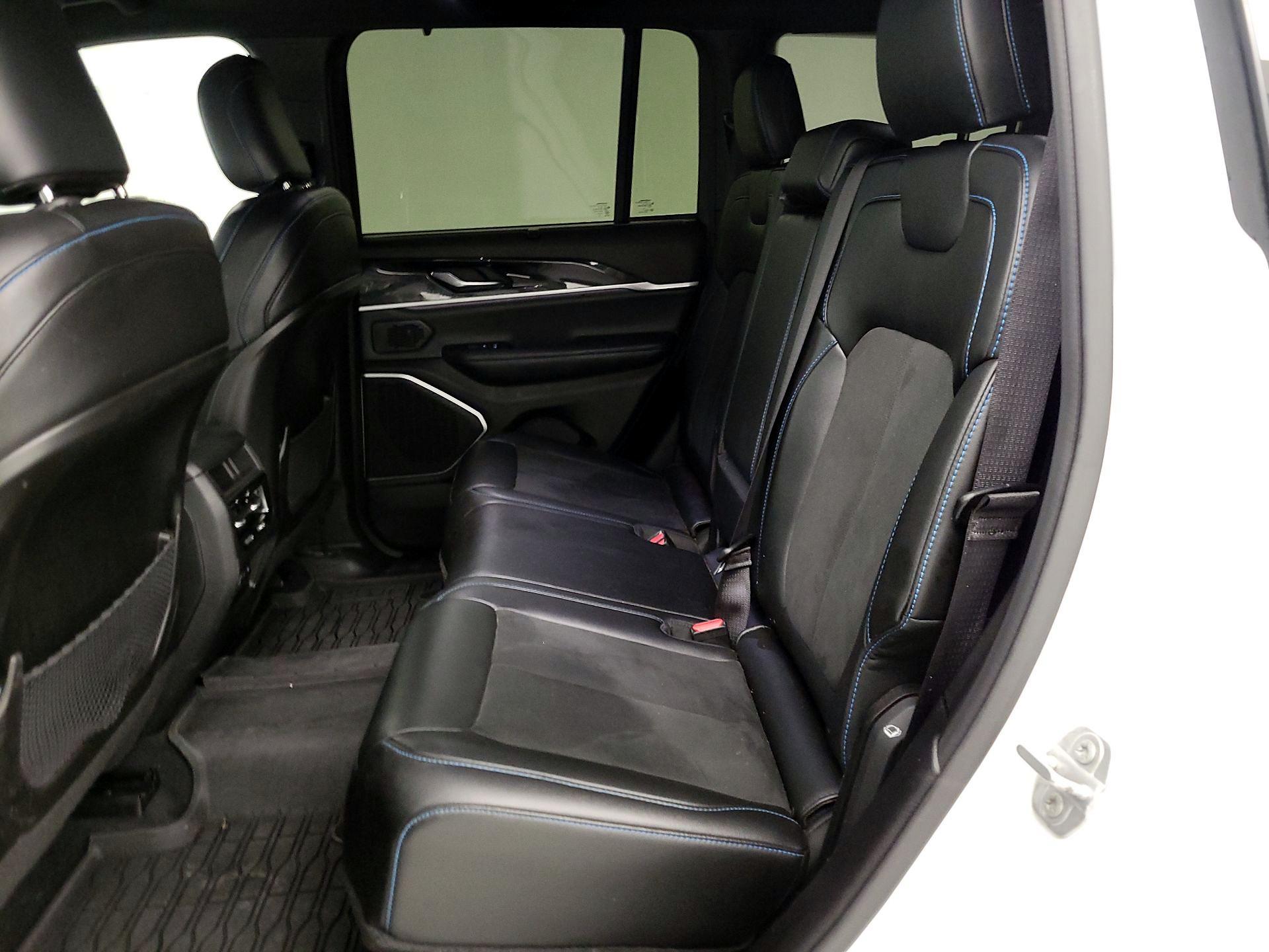 Thumbnail: 2022 Jeep Grand Cherokee - 20