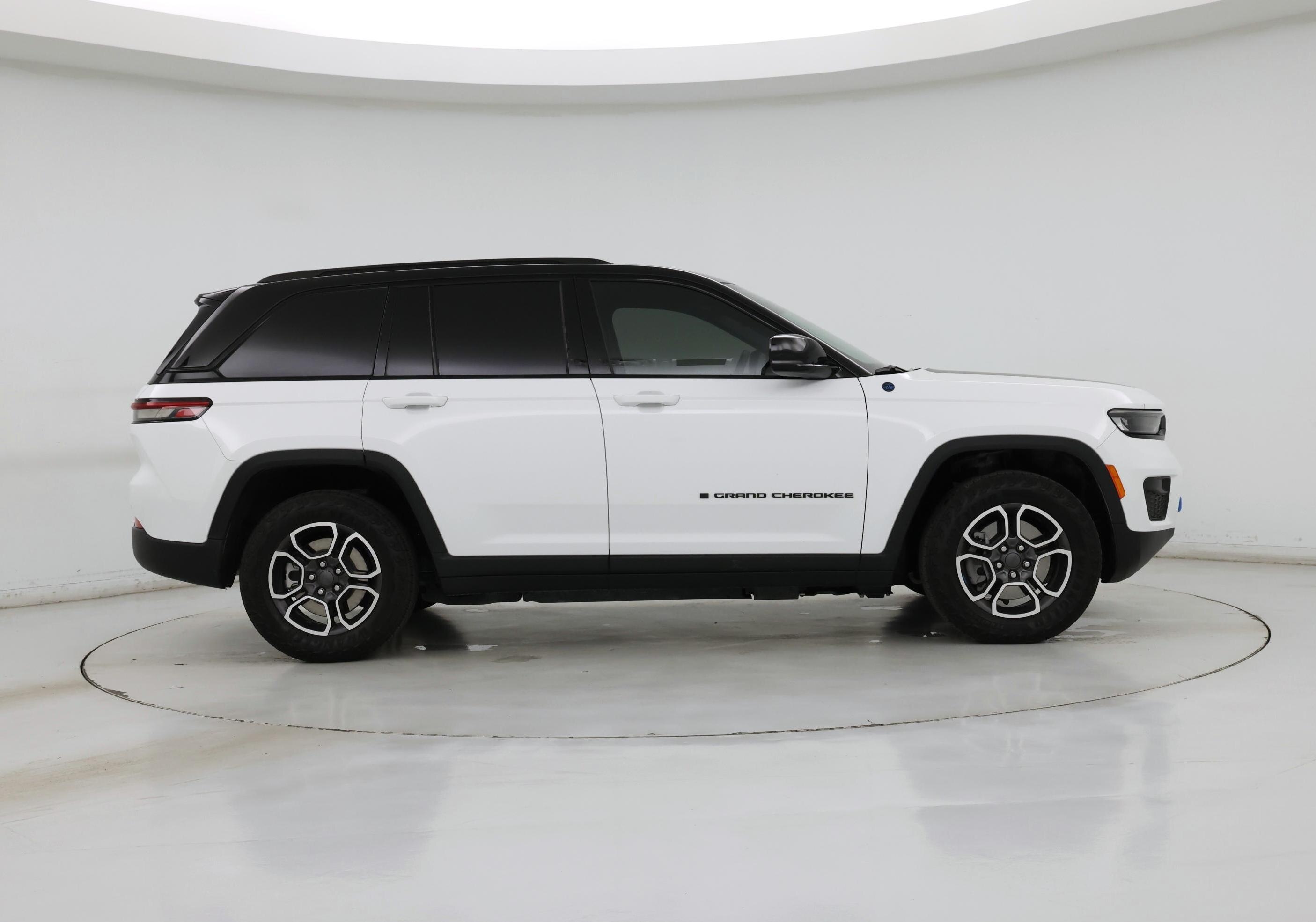 Thumbnail: 2022 Jeep Grand Cherokee - 7