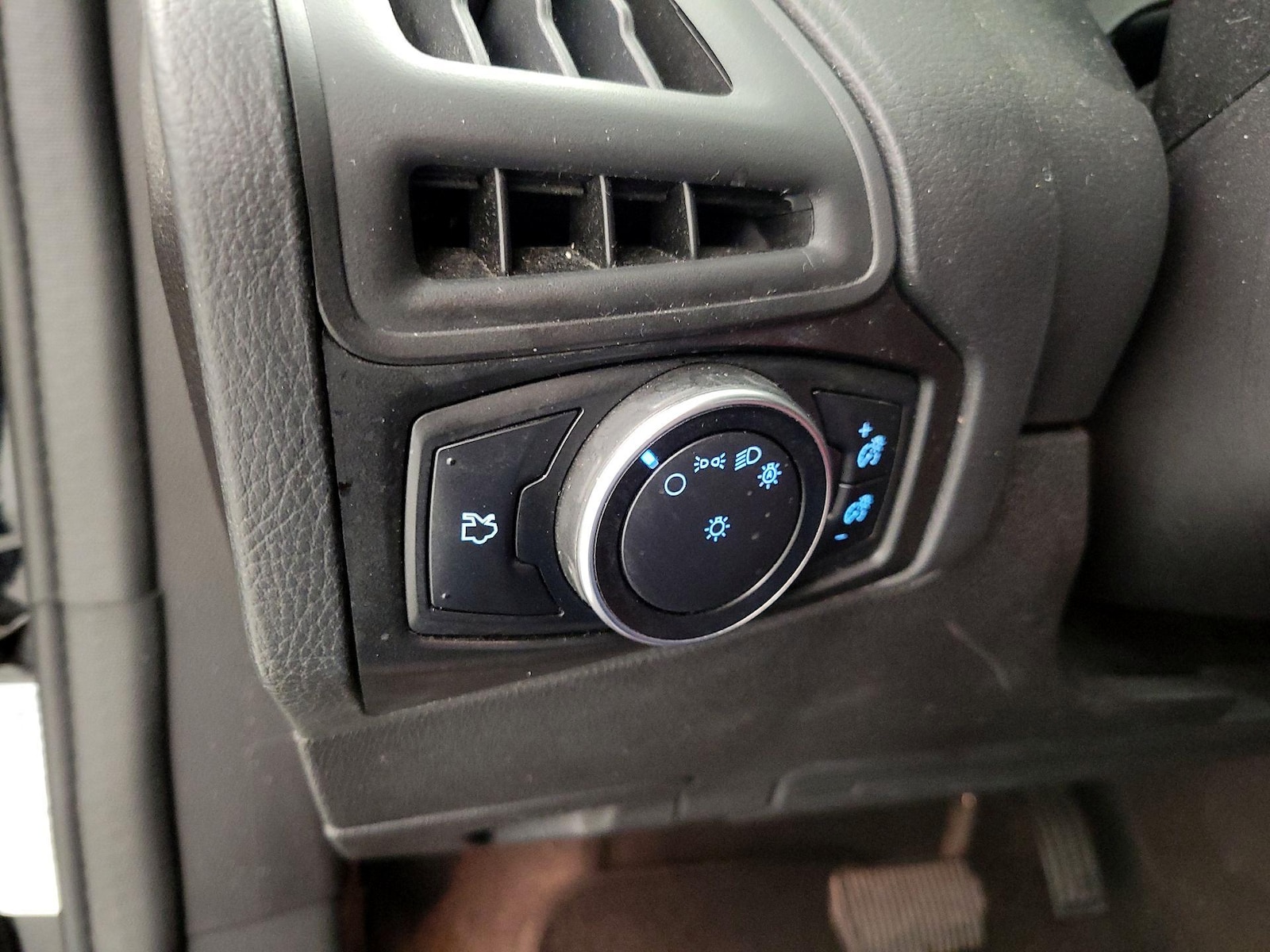 2016 Ford Focus SE - Photo 14